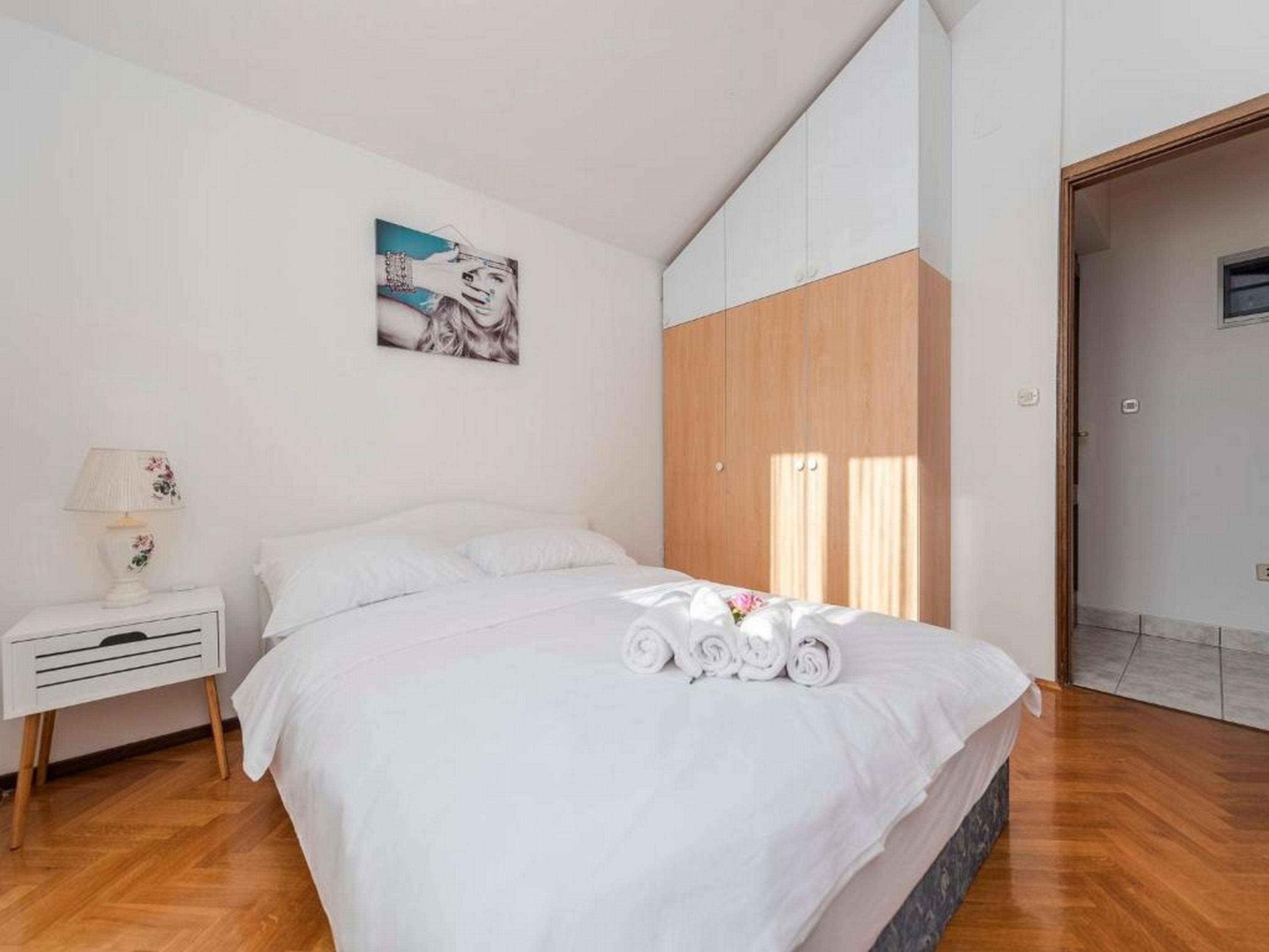 Four bedroom house with balcony Privlaka, Zadar  K