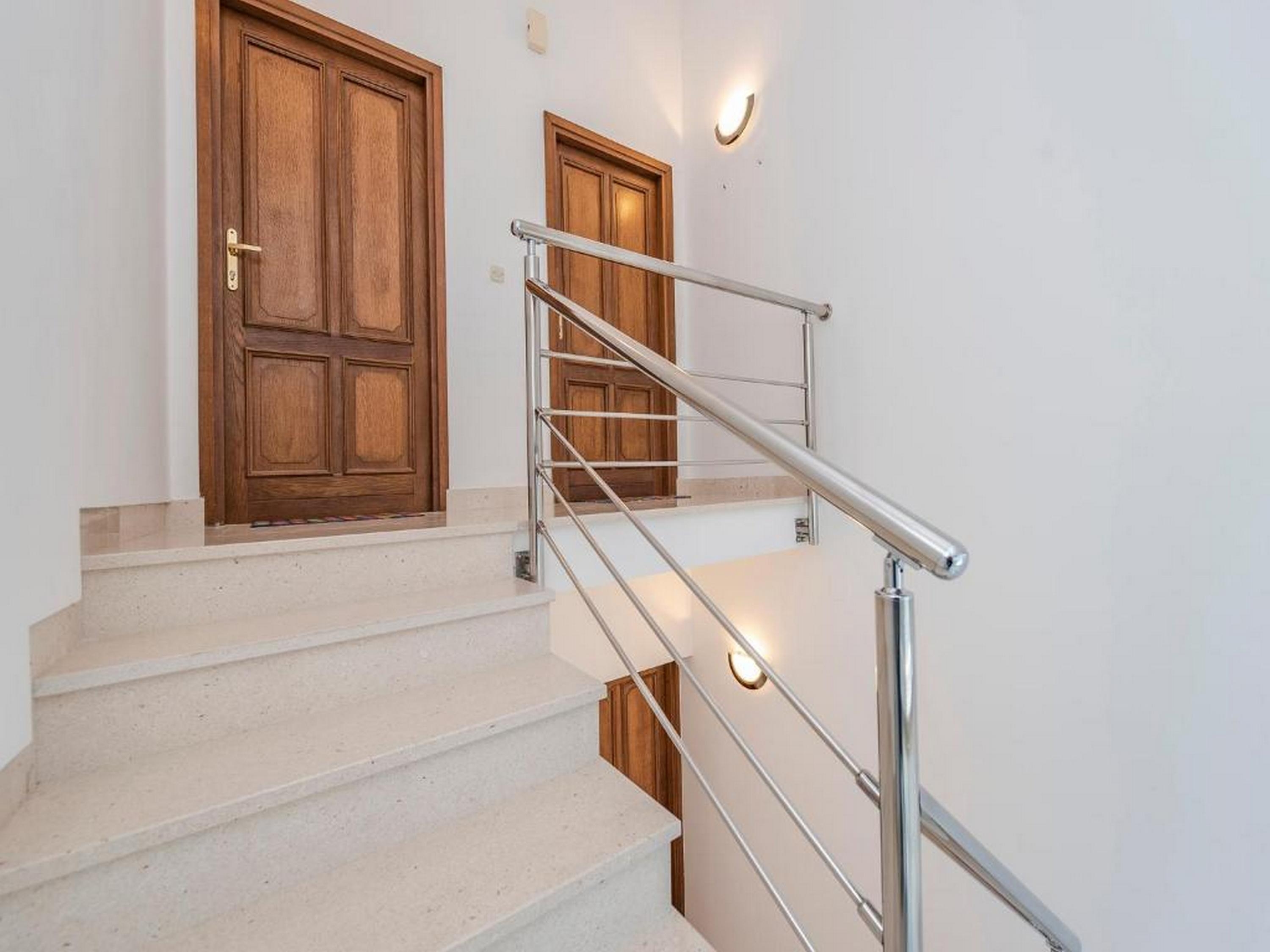 Four bedroom house with balcony Privlaka, Zadar  K