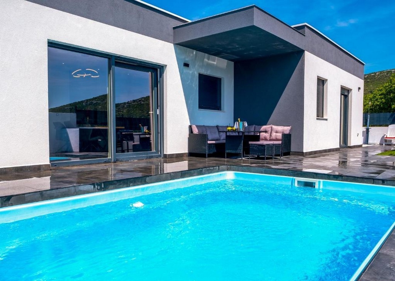 Three bedroom house with terrace Marina, Trogir  K