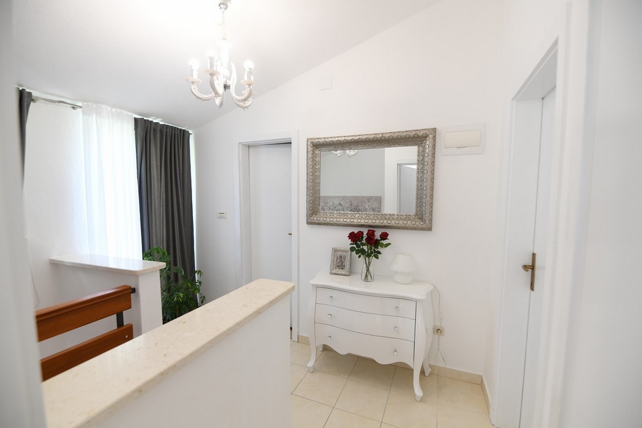 Three bedroom house with air-conditioning Lučane, Zagora  K