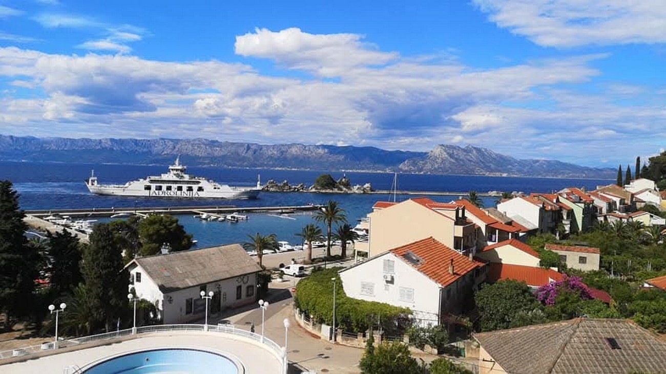 Two bedroom apartment with terrace and sea view Trpanj, Pelješac  A-a