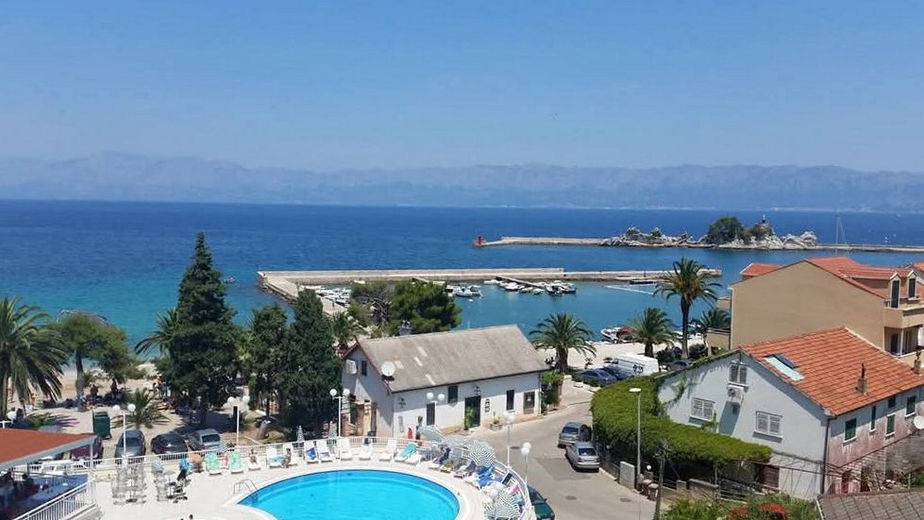 Two bedroom apartment with balcony and sea view Trpanj, Pelješac  A-b