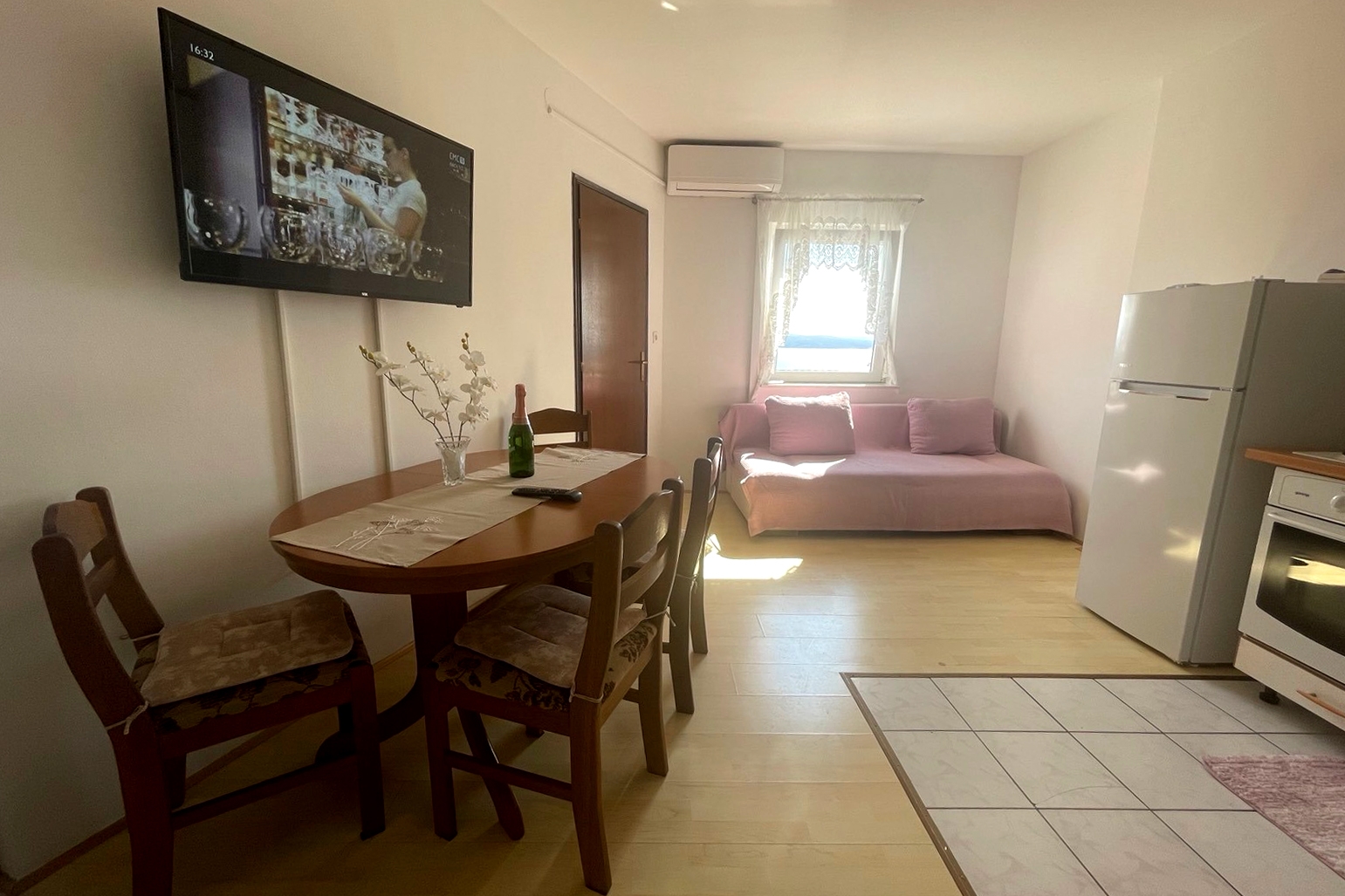 Two bedroom apartment with terrace and sea view Crikvenica  A-a