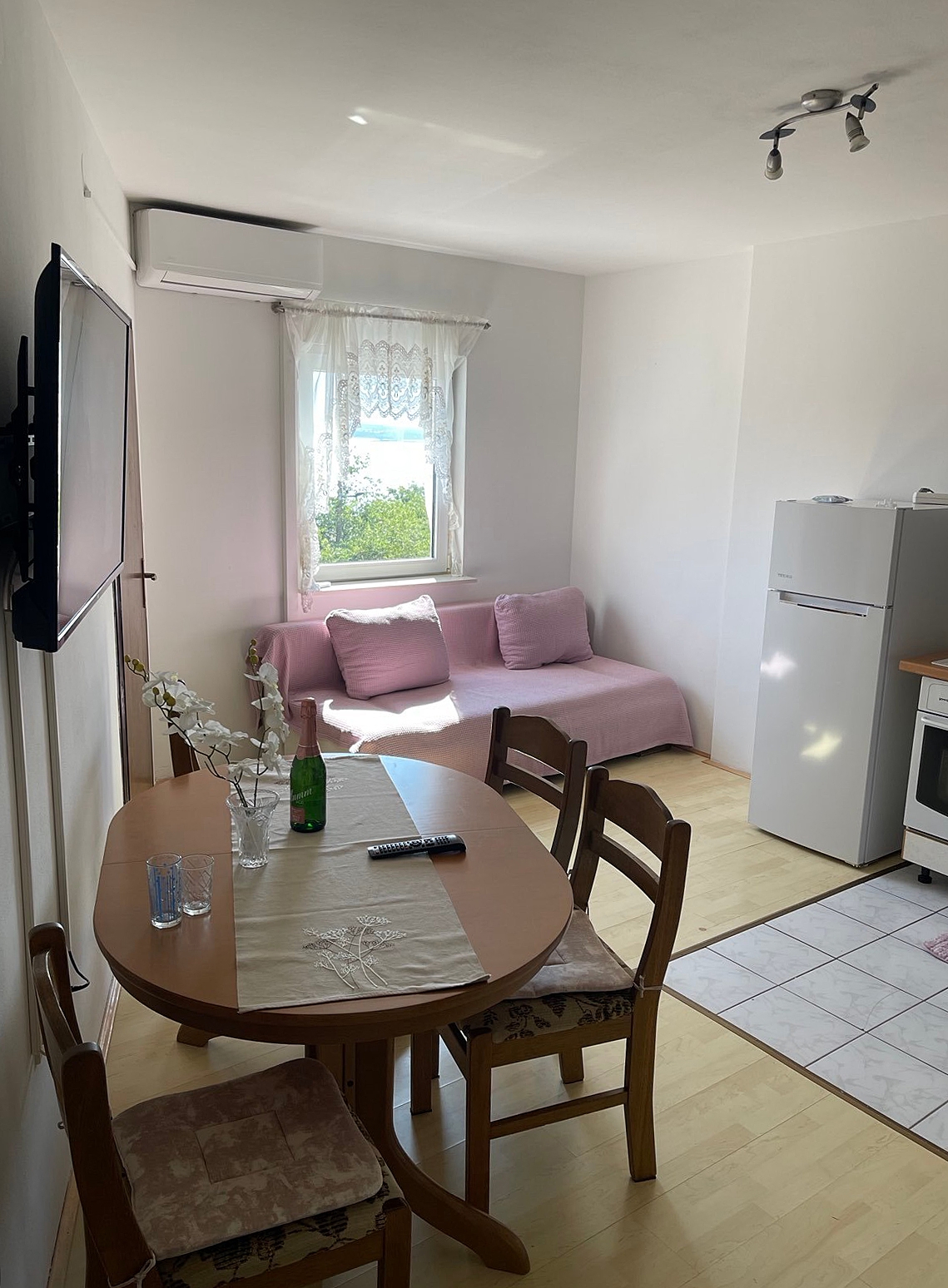 Two bedroom apartment with terrace and sea view Crikvenica  A-a