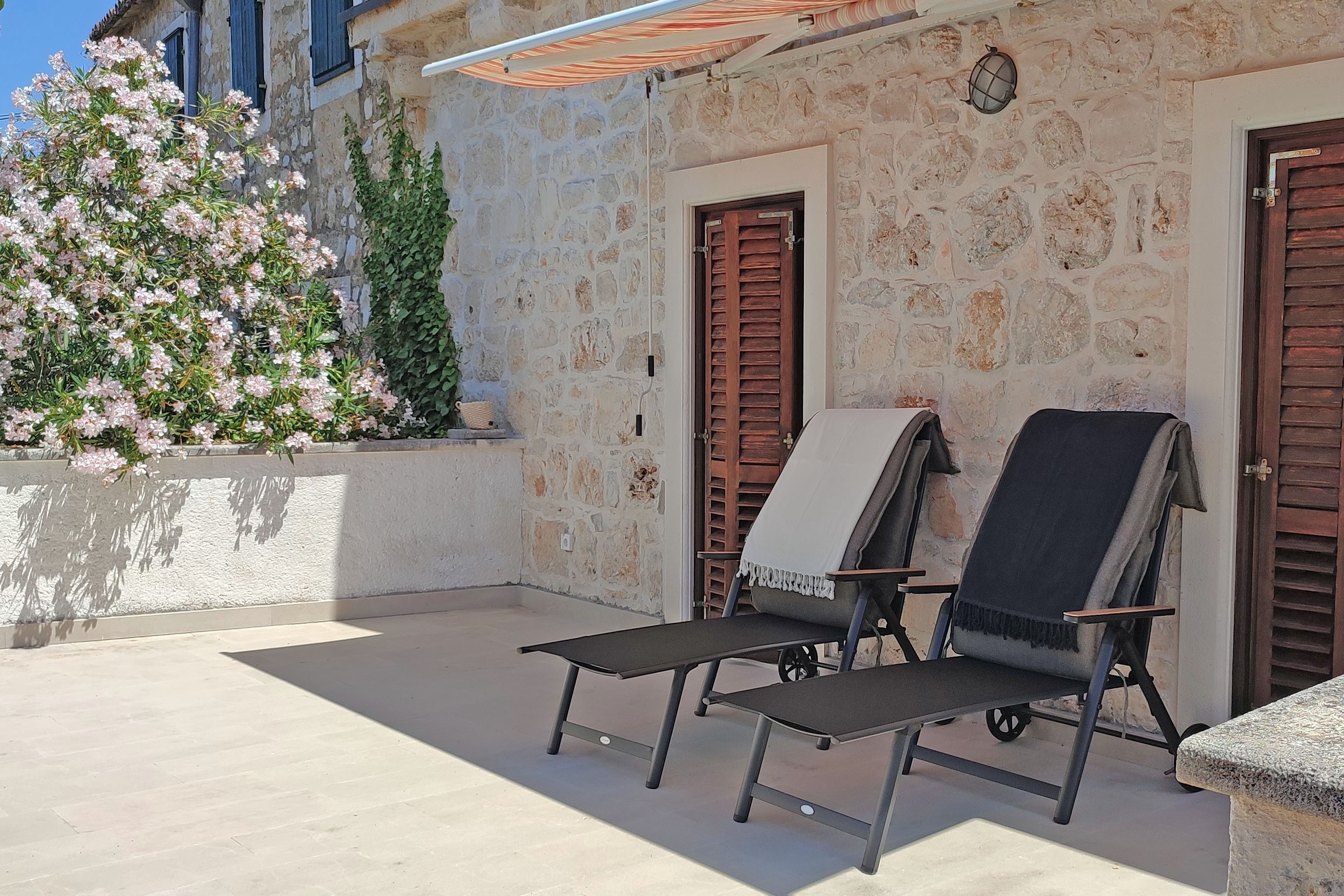 Four bedroom house with terrace Sutivan, Brač  K