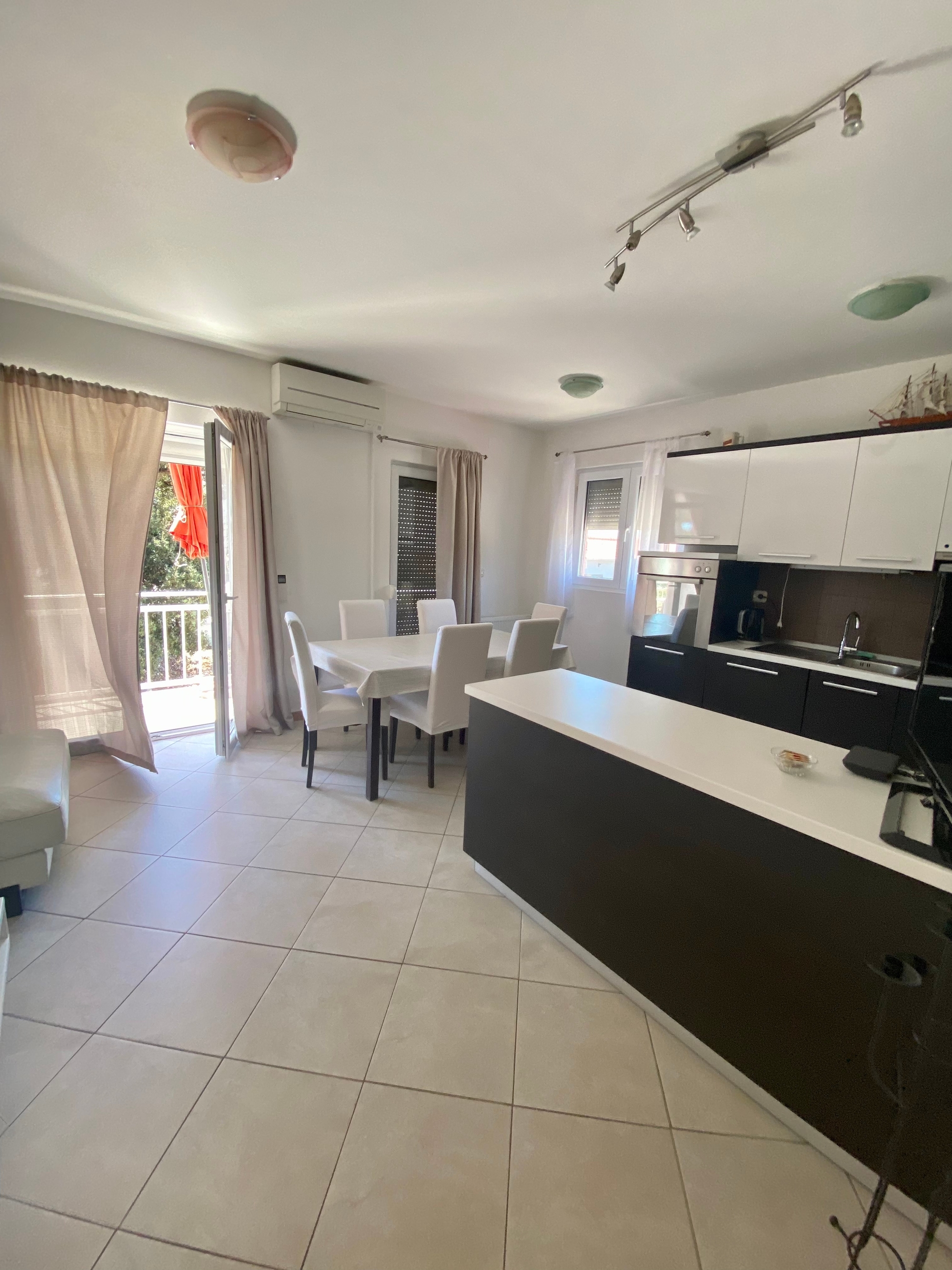 Three bedroom apartment with balcony and sea view Brodarica, Šibenik  A-a
