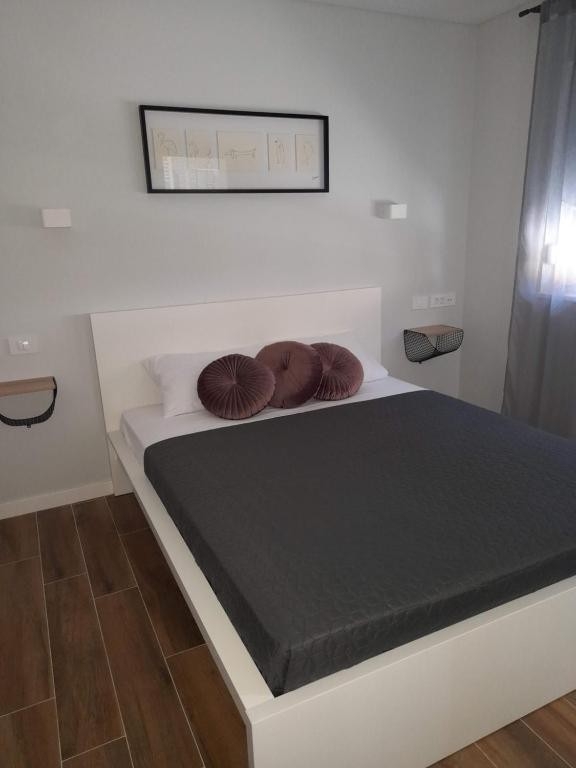 Two bedroom apartment near beach Nin, Zadar  A-a