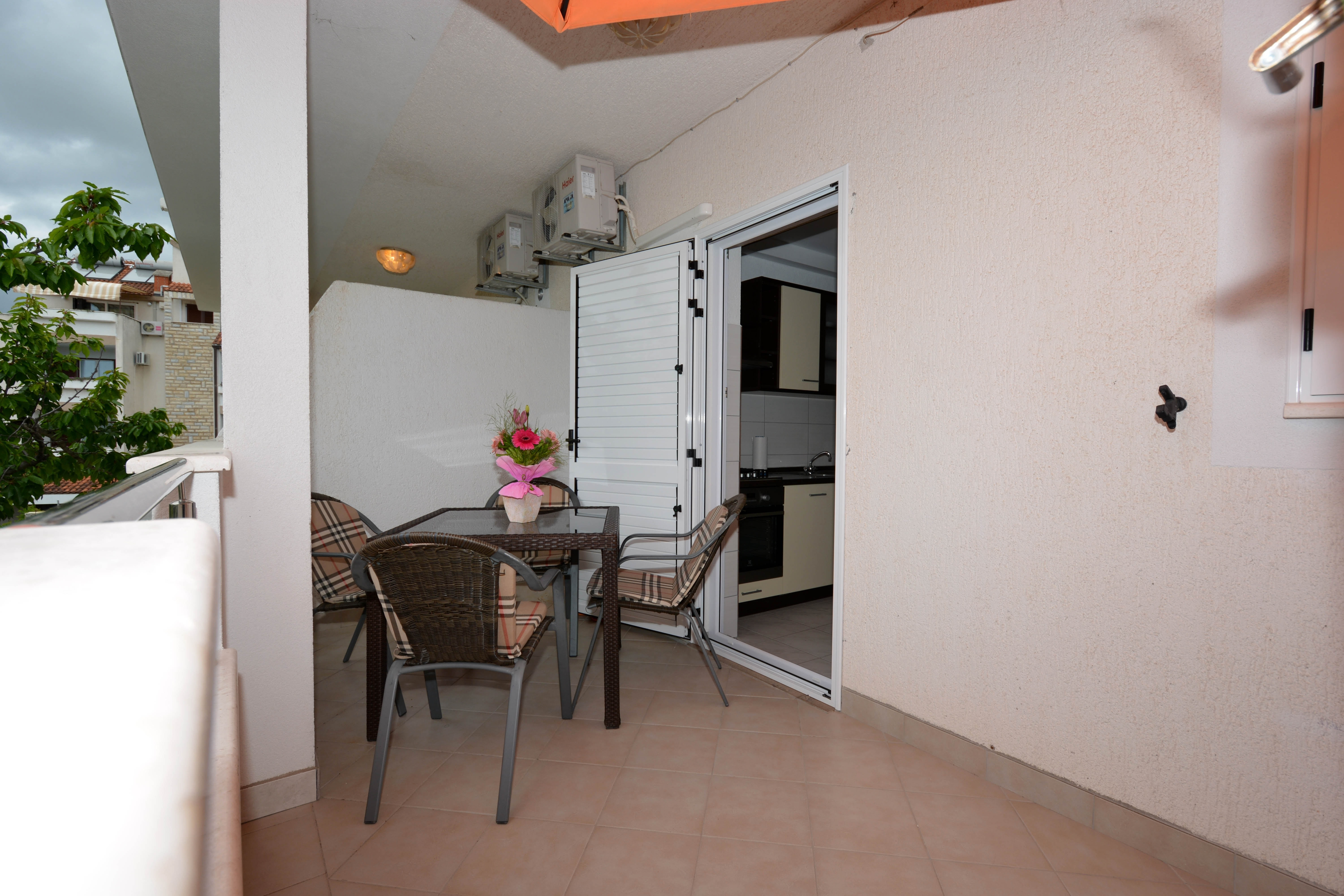 Two bedroom apartment with terrace Okrug Gornji, Čiovo  A-b