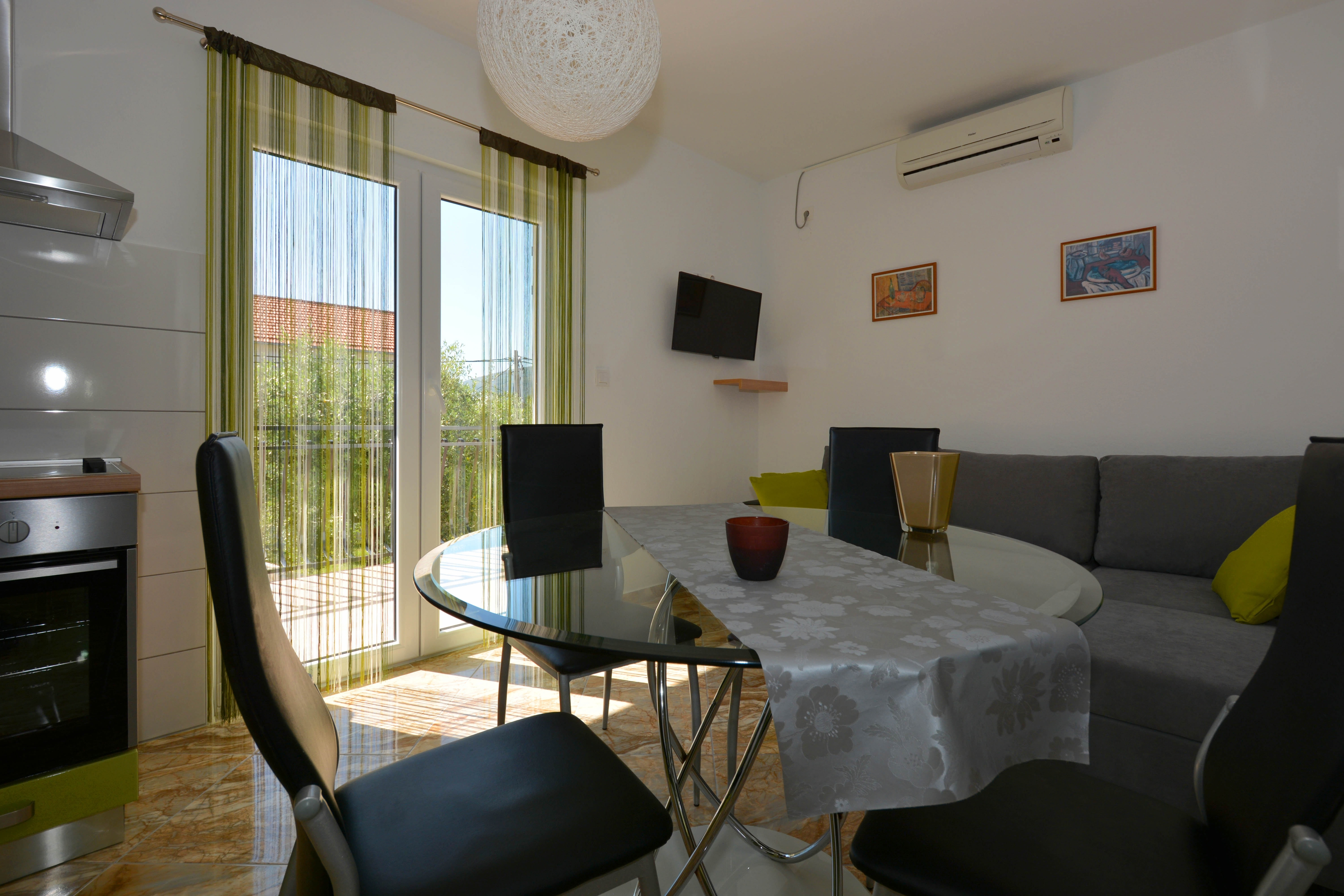 Two bedroom apartment with terrace Okrug Gornji, Čiovo  A-c