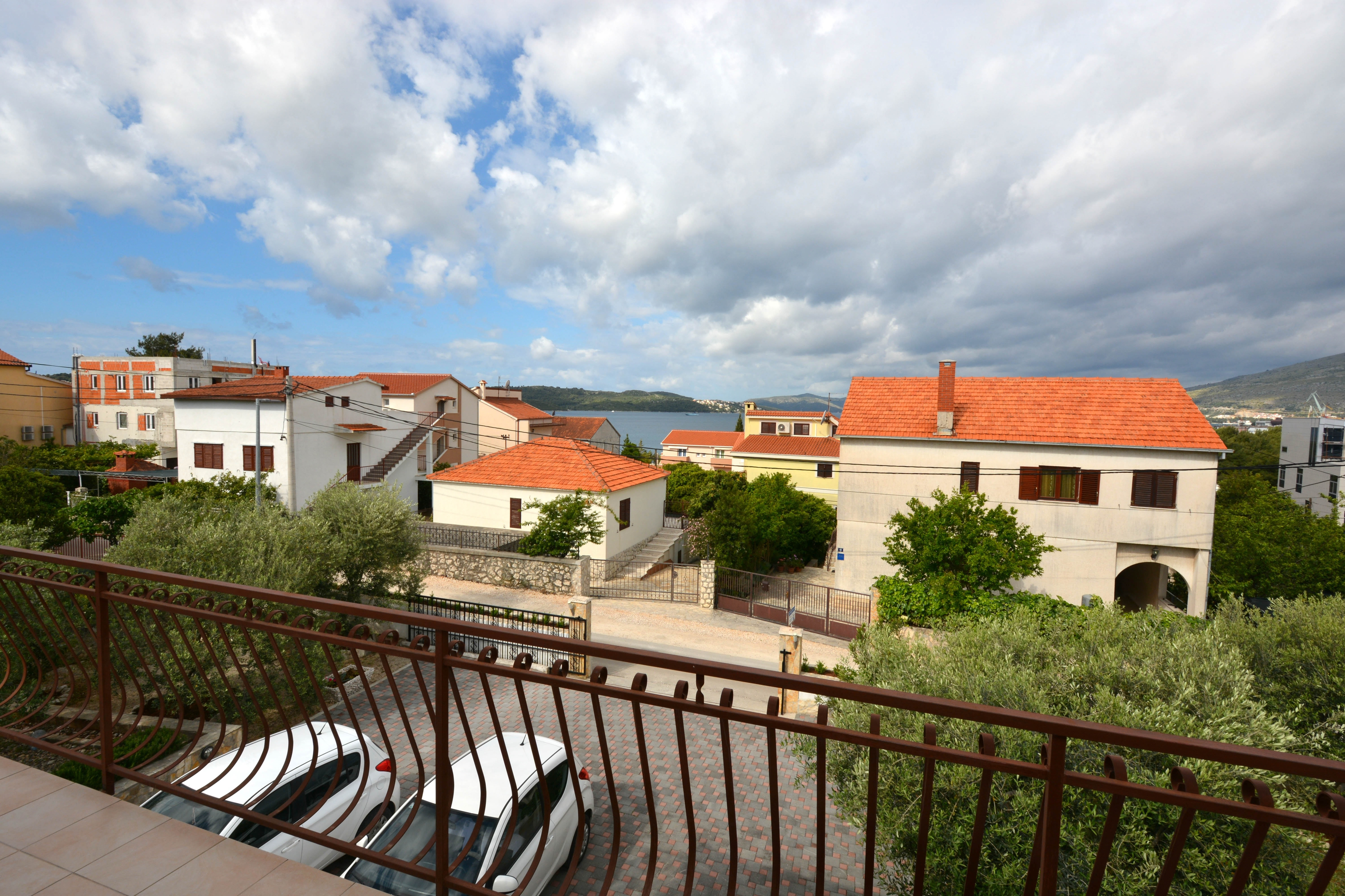 Two bedroom apartment with balcony and sea view Okrug Gornji, Čiovo  A-d