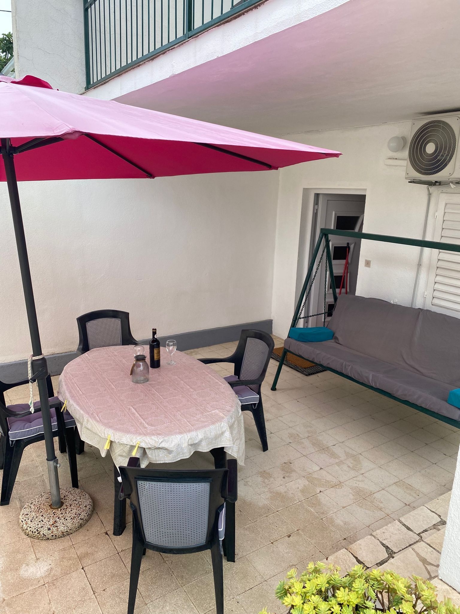 One bedroom apartment with terrace Marina, Trogir  A-b