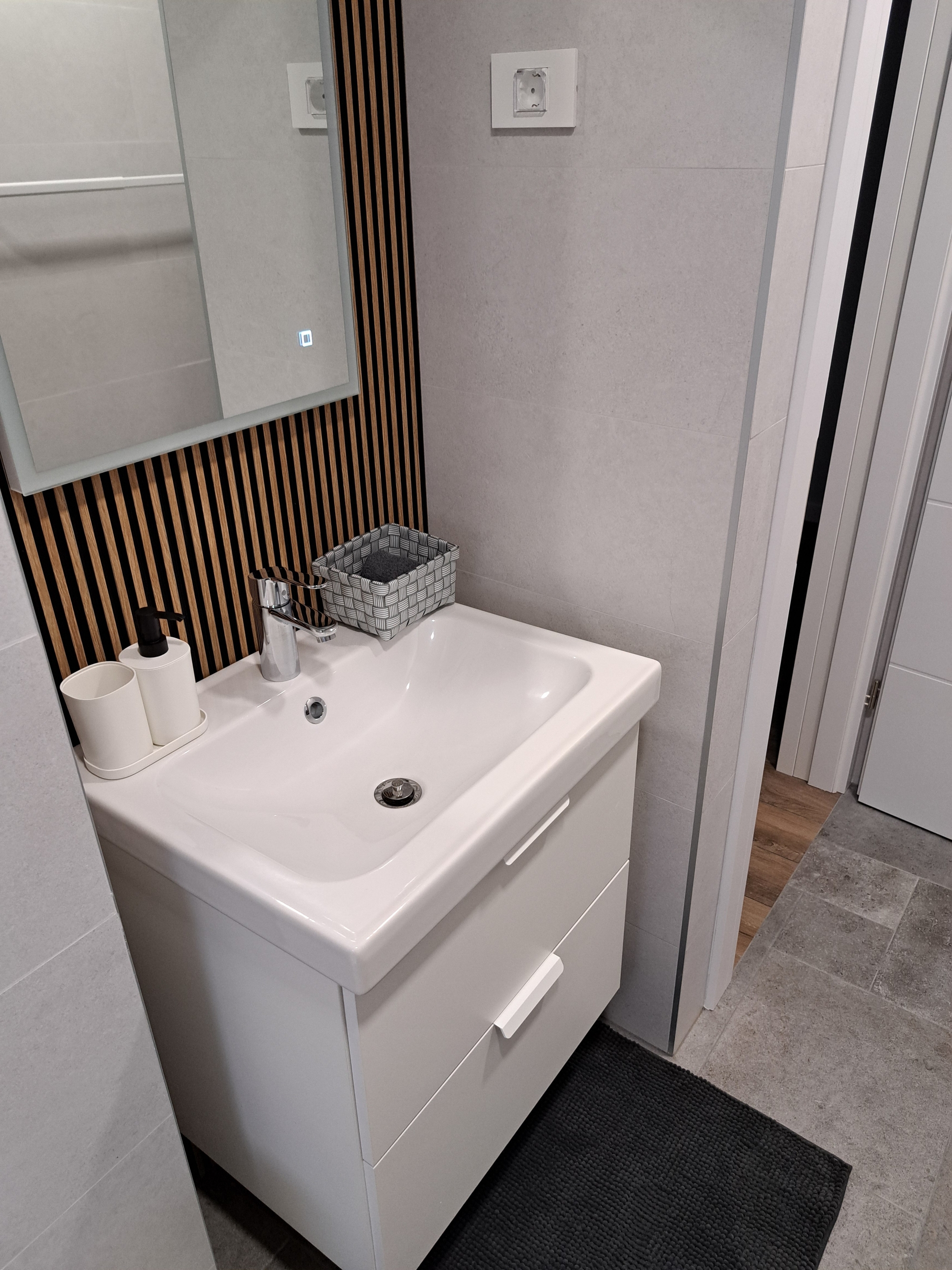 Two bedroom apartment near beach Nin, Zadar  A-b