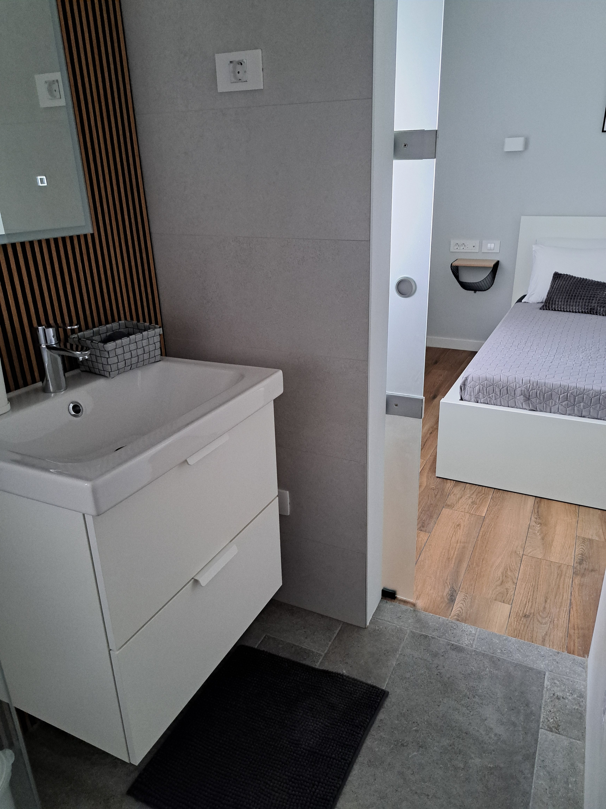 Two bedroom apartment near beach Nin, Zadar  A-b