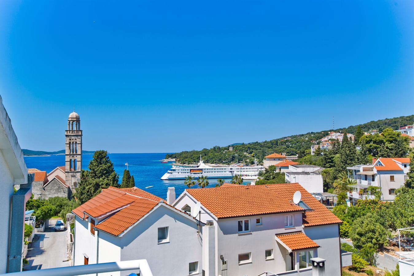 One bedroom apartment with balcony and sea view Hvar  A-b