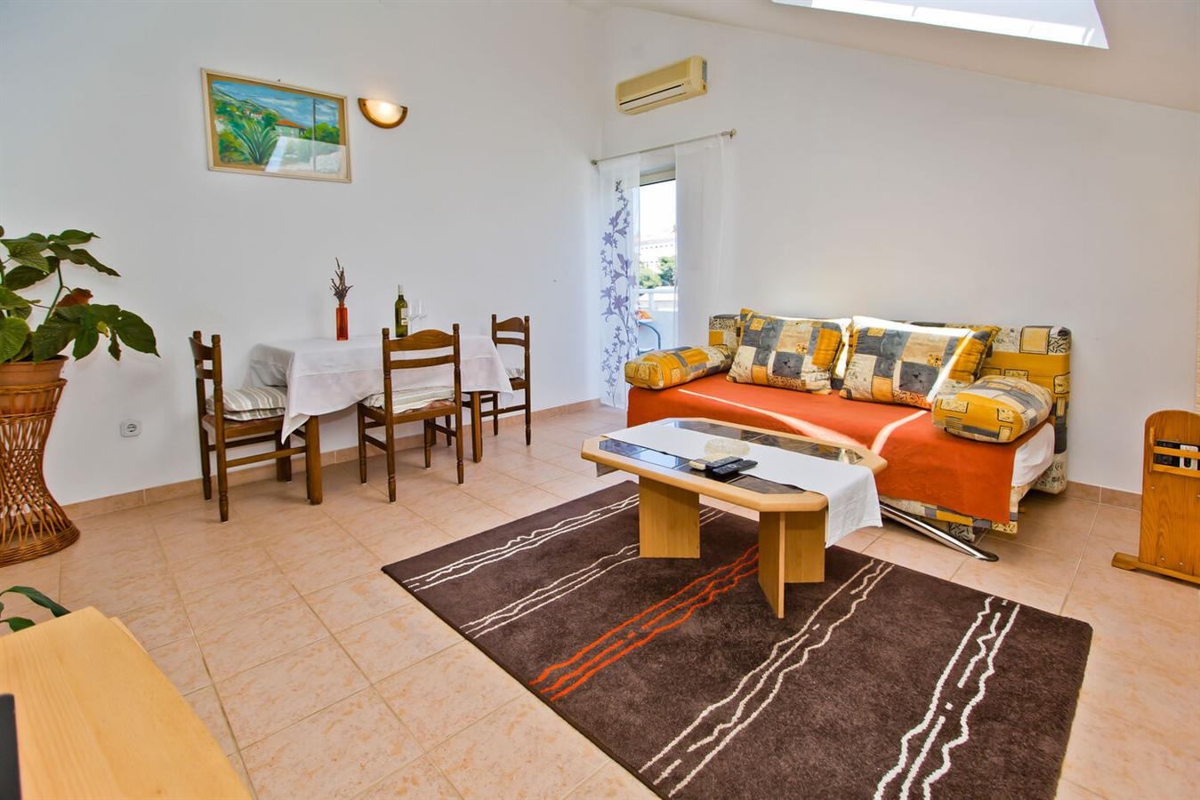 One bedroom apartment with balcony and sea view Hvar (A-23674-b) One bedroom apartment with balcony and sea view Hvar (A-23674-b)