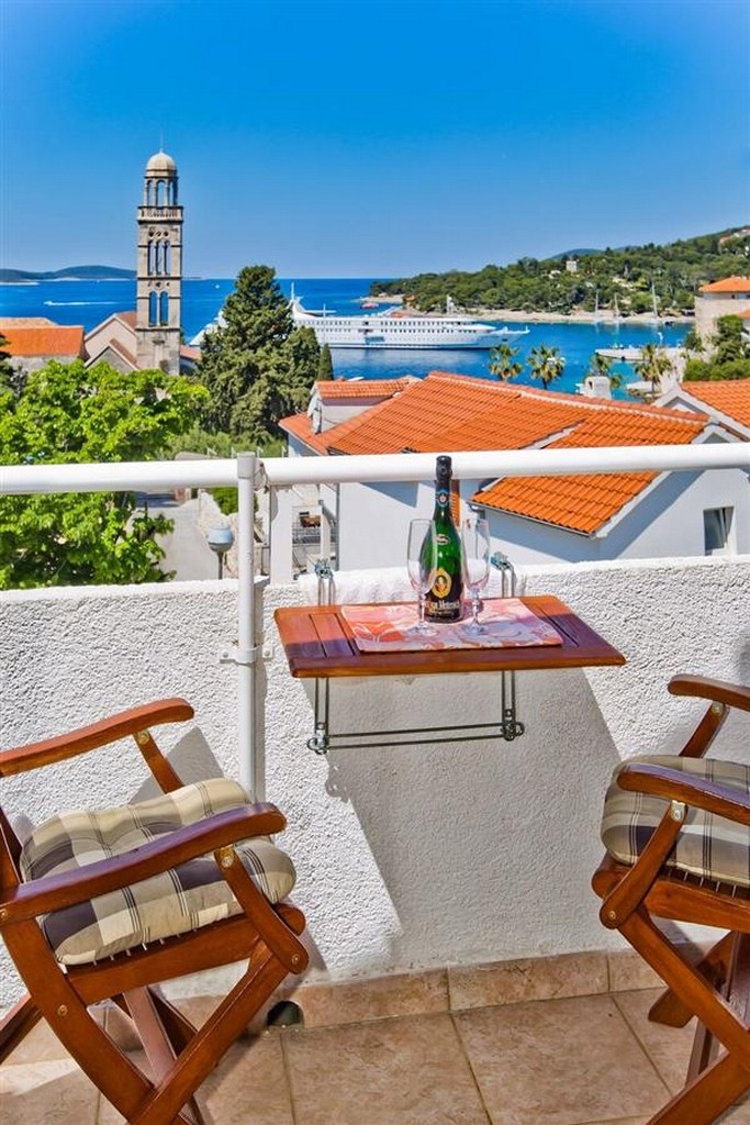 One bedroom apartment with balcony and sea view Hvar  A-c
