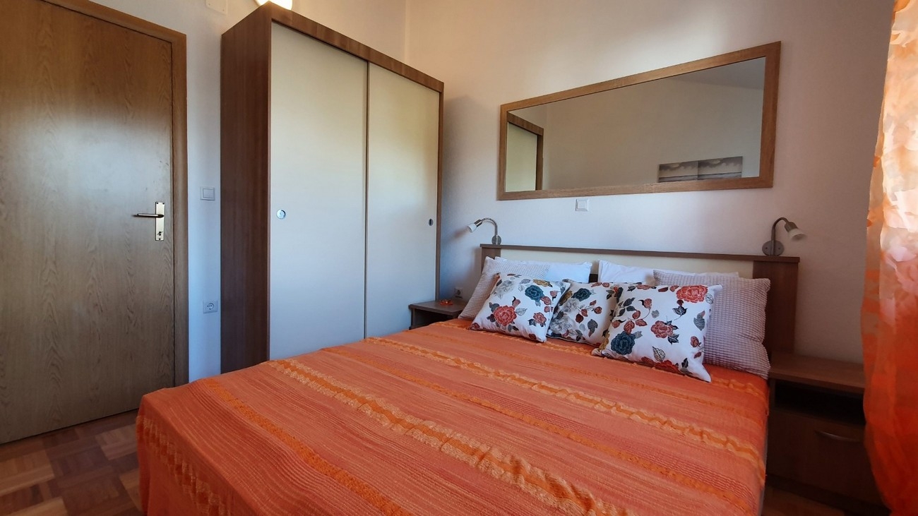 One bedroom apartment with terrace and sea view Tribunj, Vodice  A-b