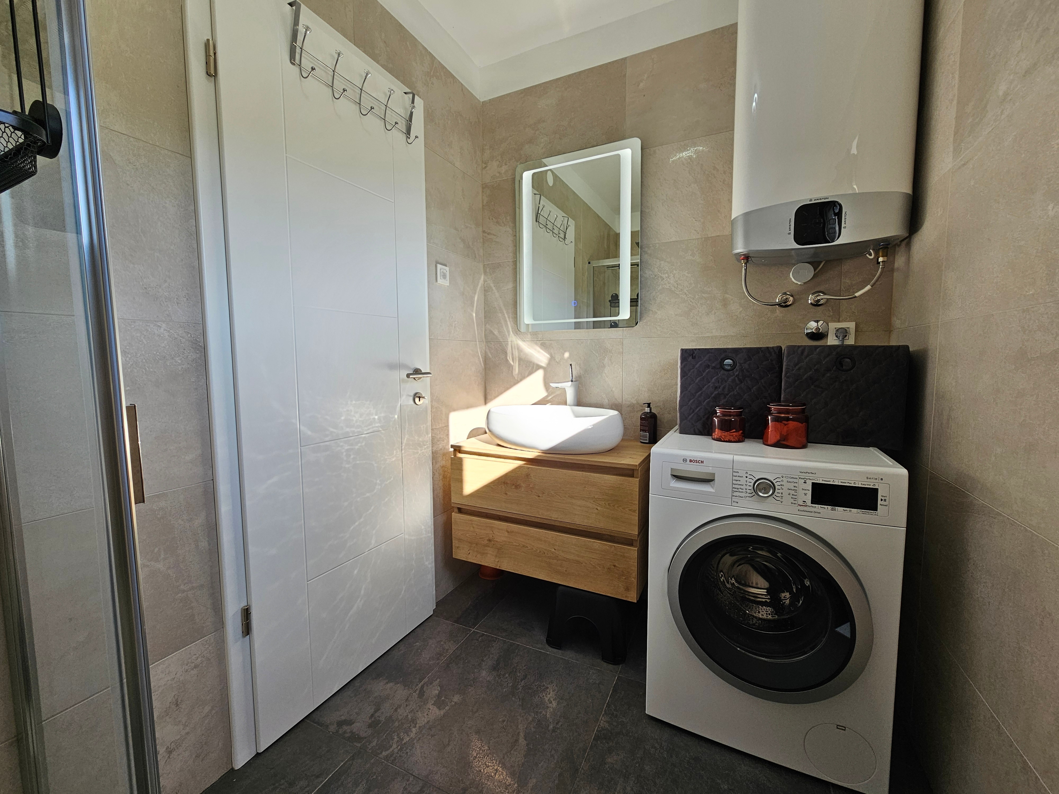 Two bedroom apartment near beach Omišalj, Krk  A-a