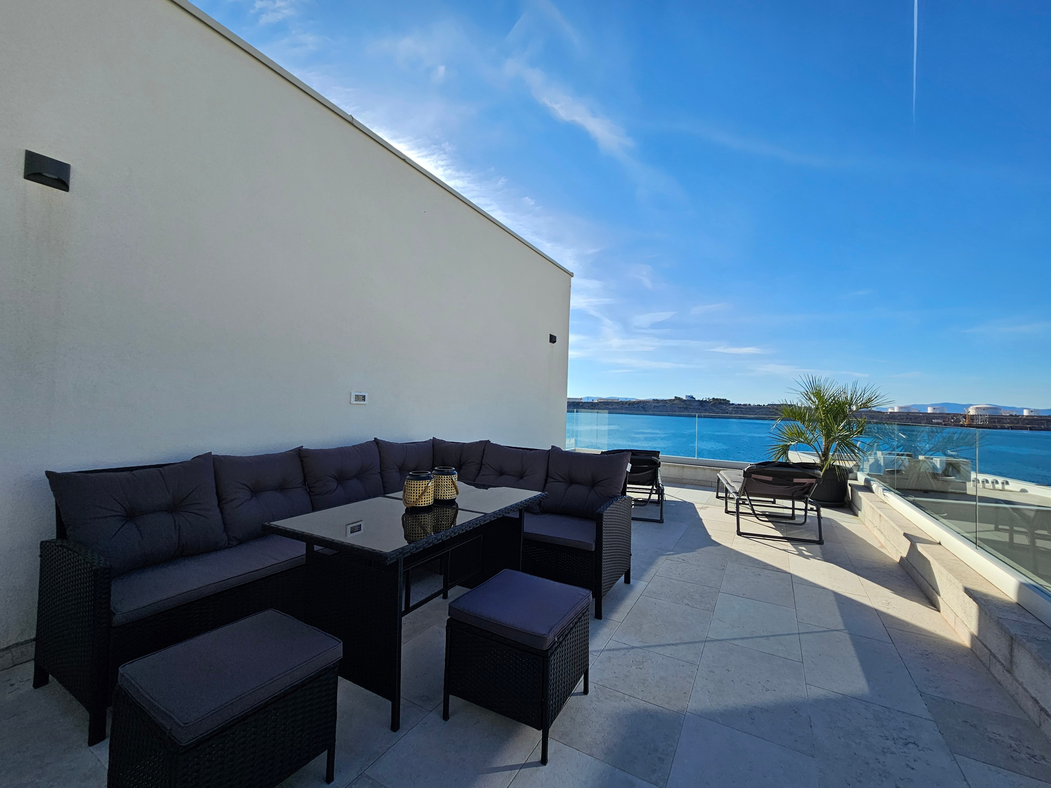 Two bedroom apartment near beach Omišalj, Krk  A-a