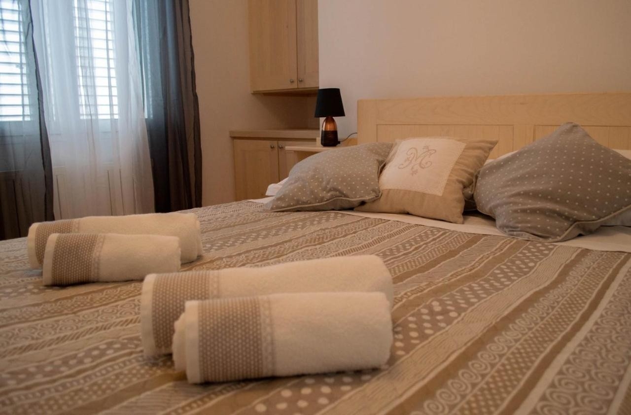 Three bedroom apartment with air-conditioning Vela Luka, Korčula (A-23683-a)