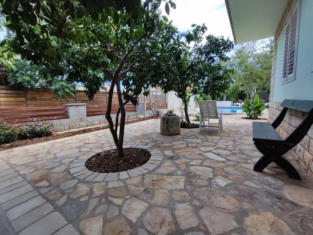 Four-bedroom apartment with terrace Vela Luka (Korčula) (A-23684-a)