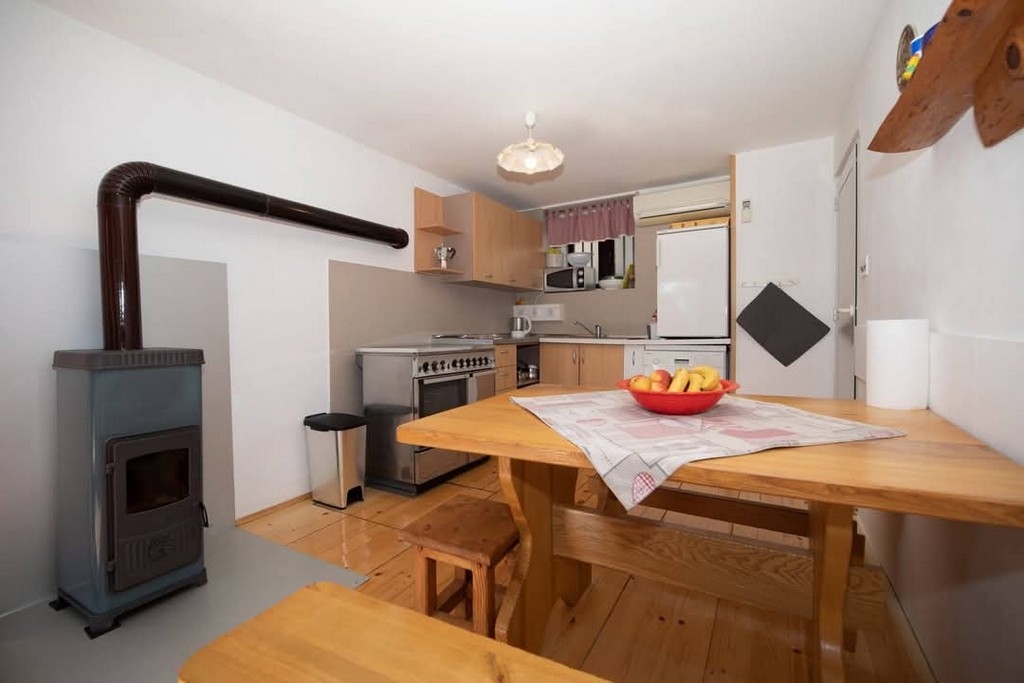 Two bedroom apartment with terrace Lič, Gorski kotar (A-23685-a) Two bedroom apartment with terrace Lič, Gorski kotar (A-23685-a)