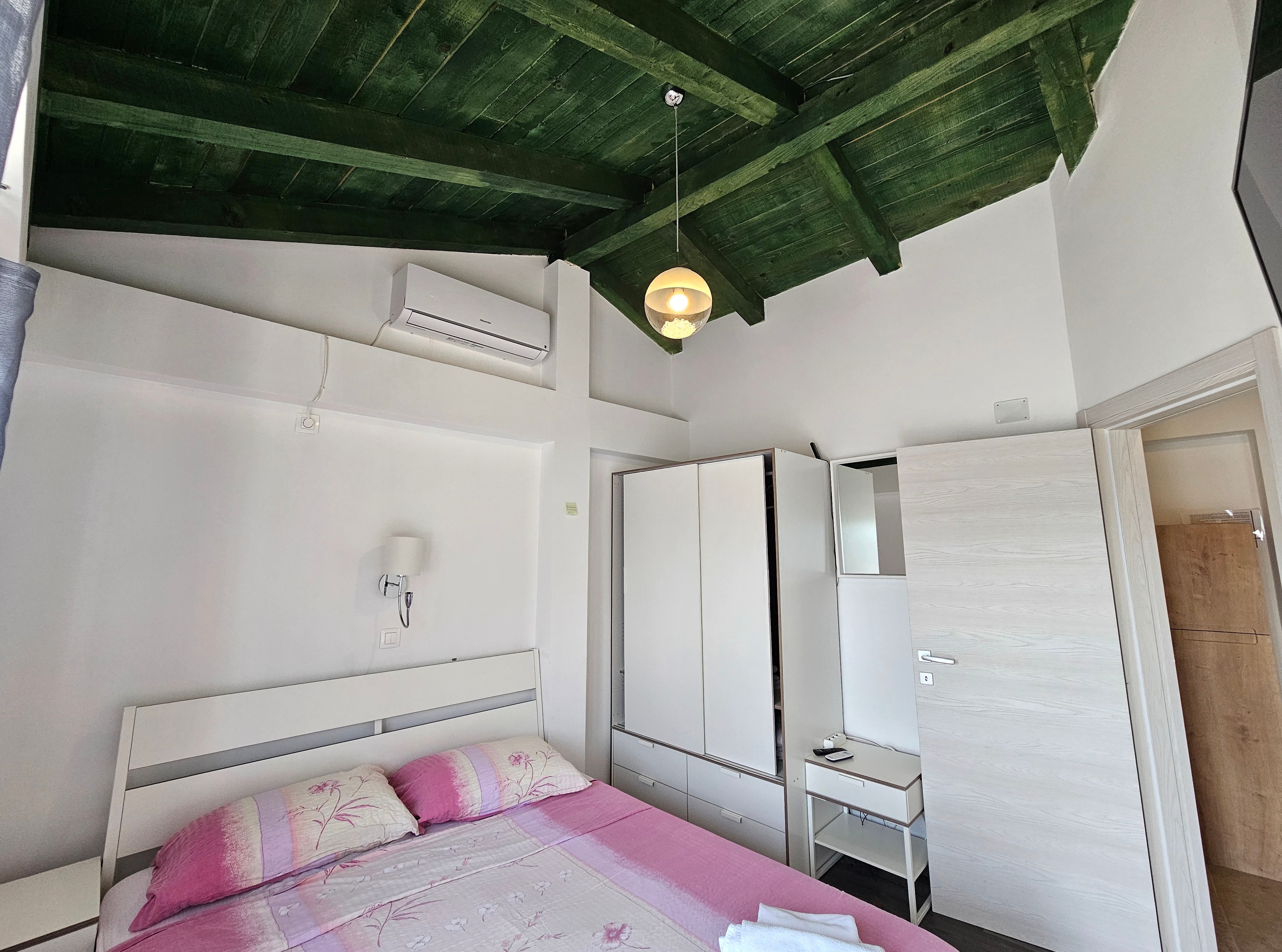 Two bedroom house with terrace Ljutići, Krk  K