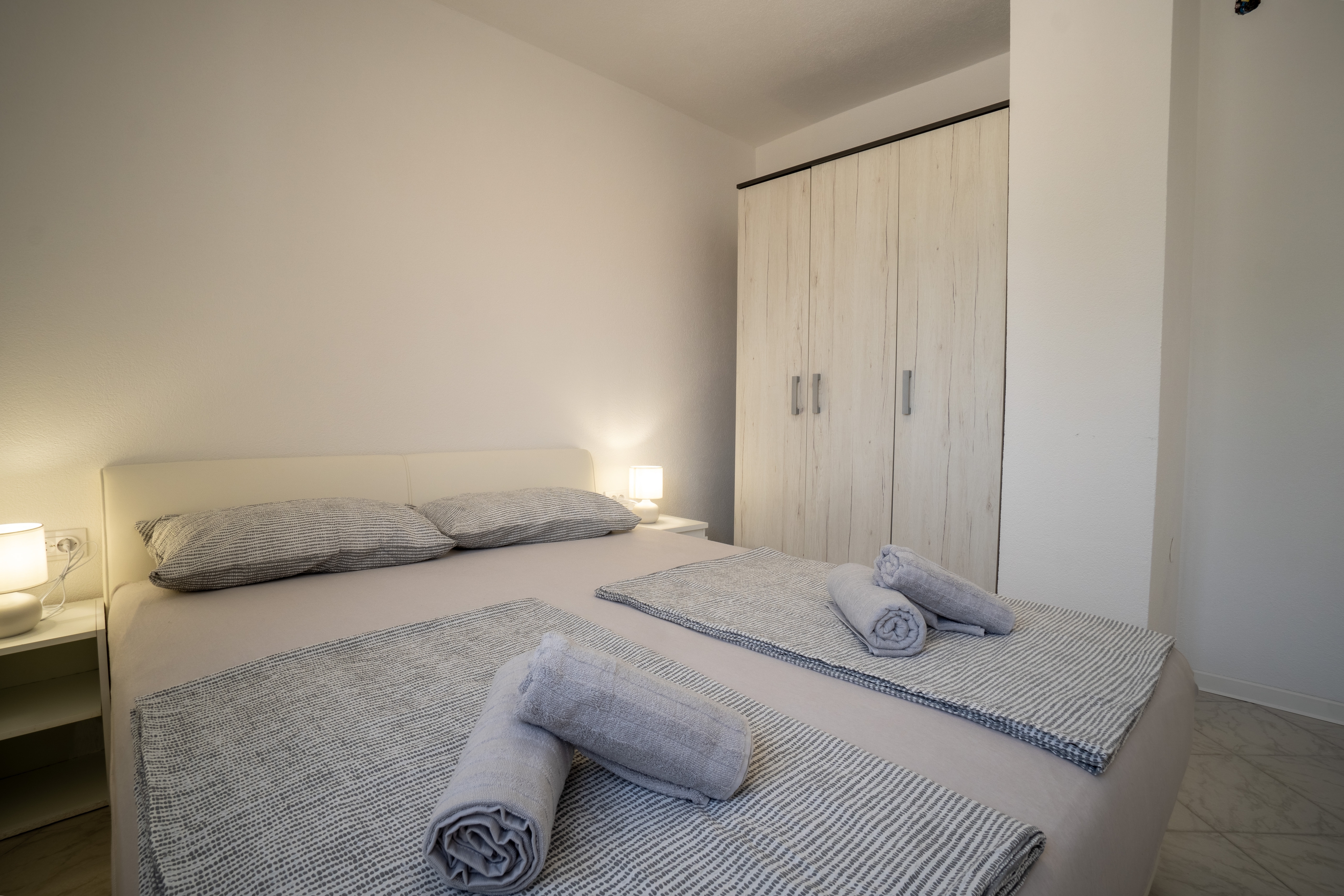 One bedroom apartment with balcony Vir  A-b