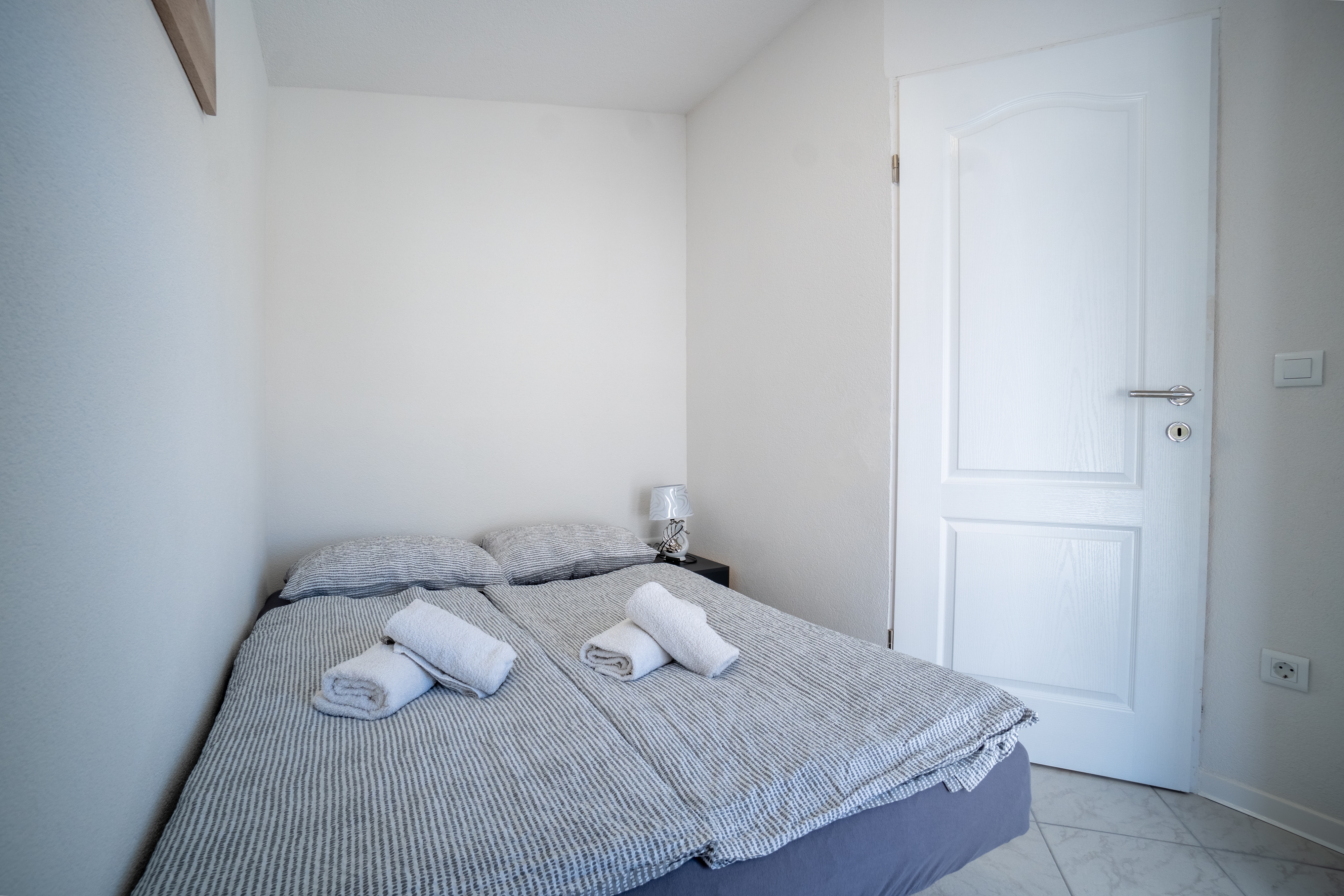 Two bedroom apartment near beach Vir  A-c