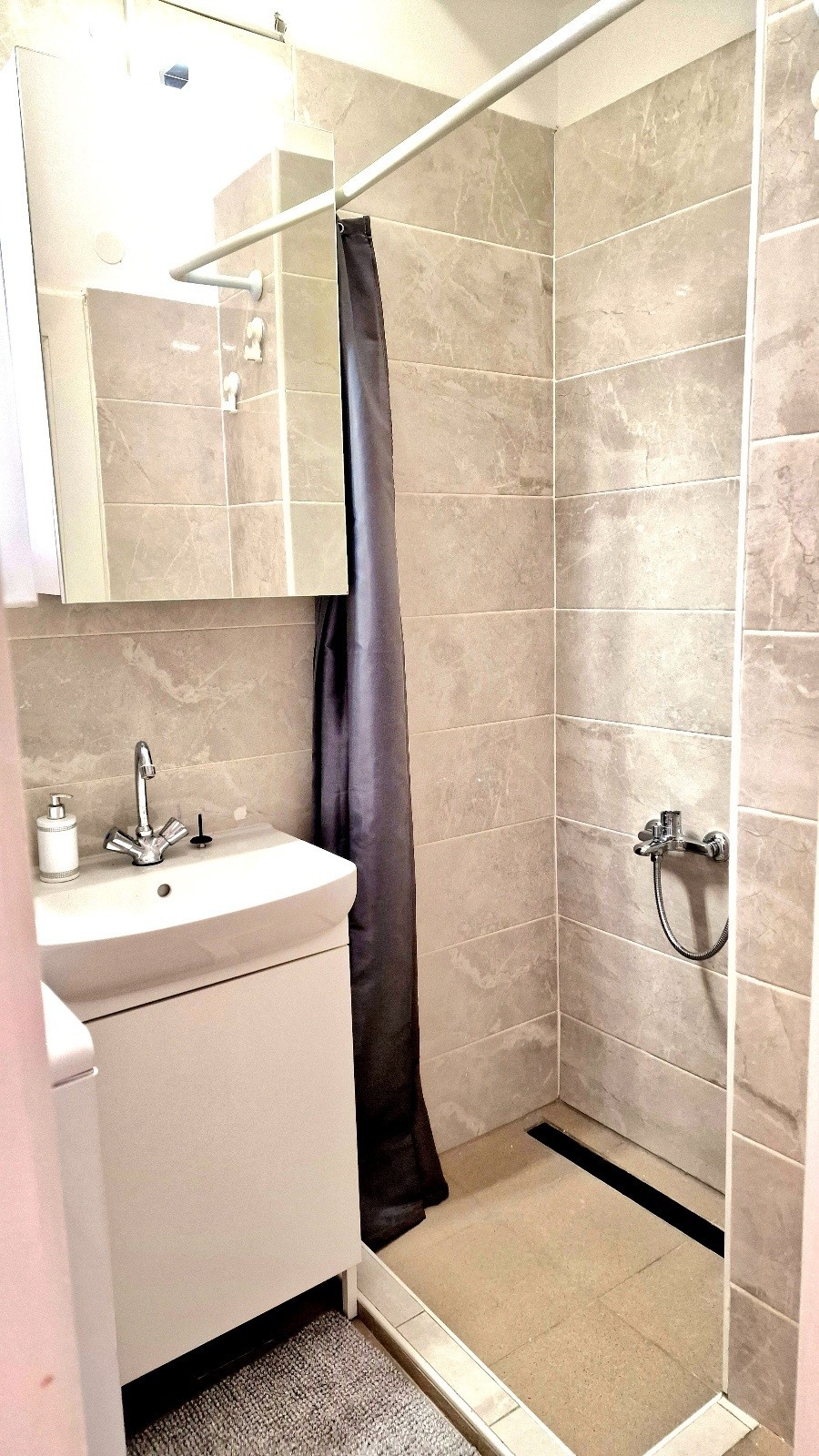 One bedroom apartment with air-conditioning Zagreb  A-a