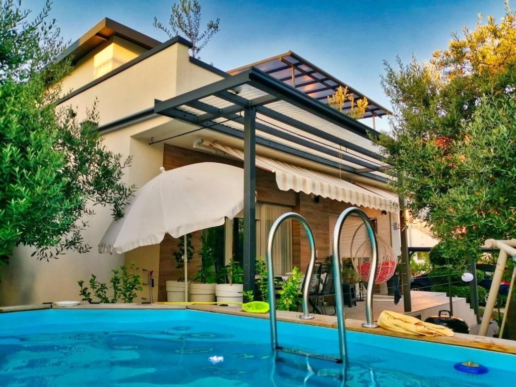 Two bedroom apartment with terrace Vodice (A-23696-b)