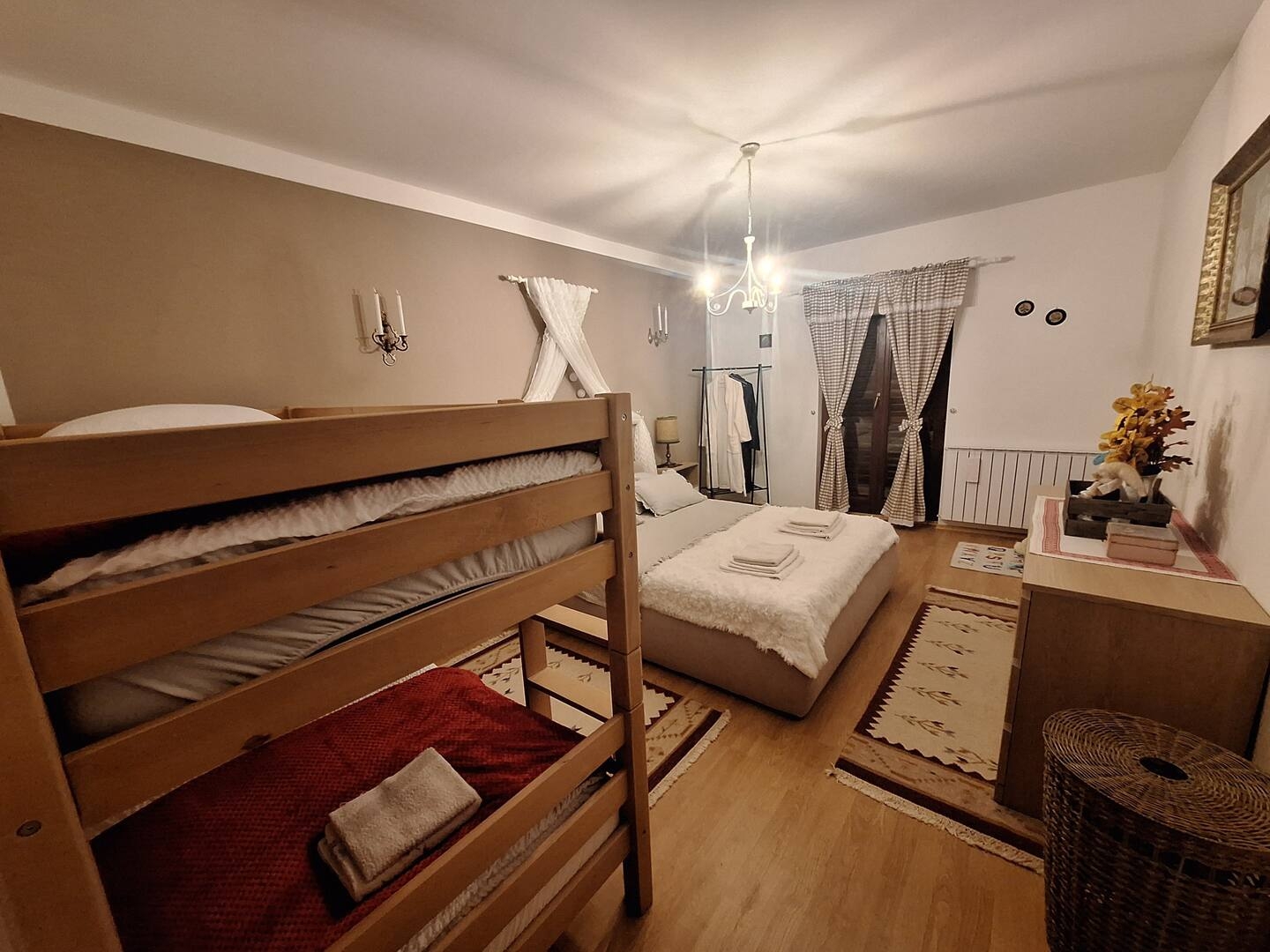 Three bedroom house with balcony Jošani, Plitvice  K