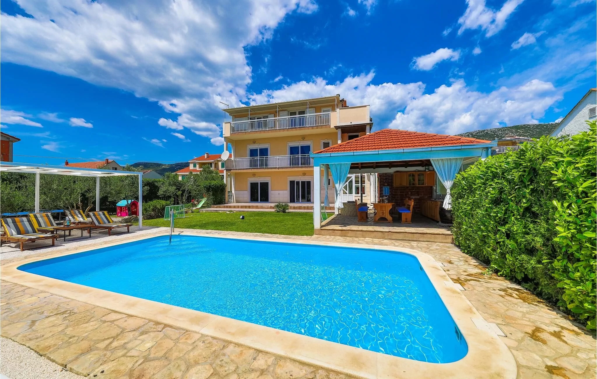 Maison confortable avec une piscine Kastel Luksic, Kastela (K-23710)