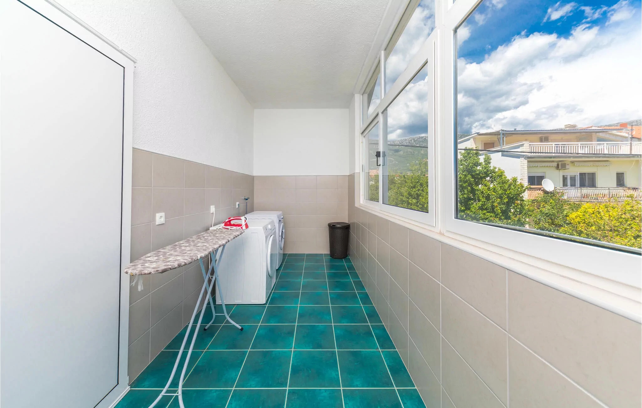 Comfortable and spacious house with terrace and sea view Kaštel Lukšić, Kaštela  K