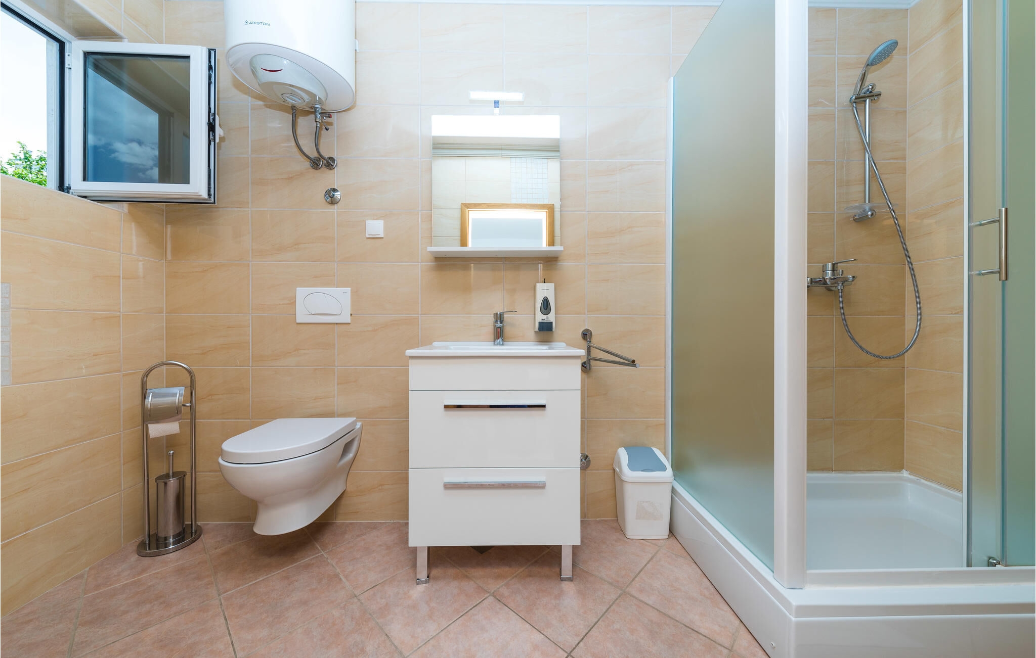 Comfortable and spacious house with terrace and sea view Kaštel Lukšić, Kaštela  K