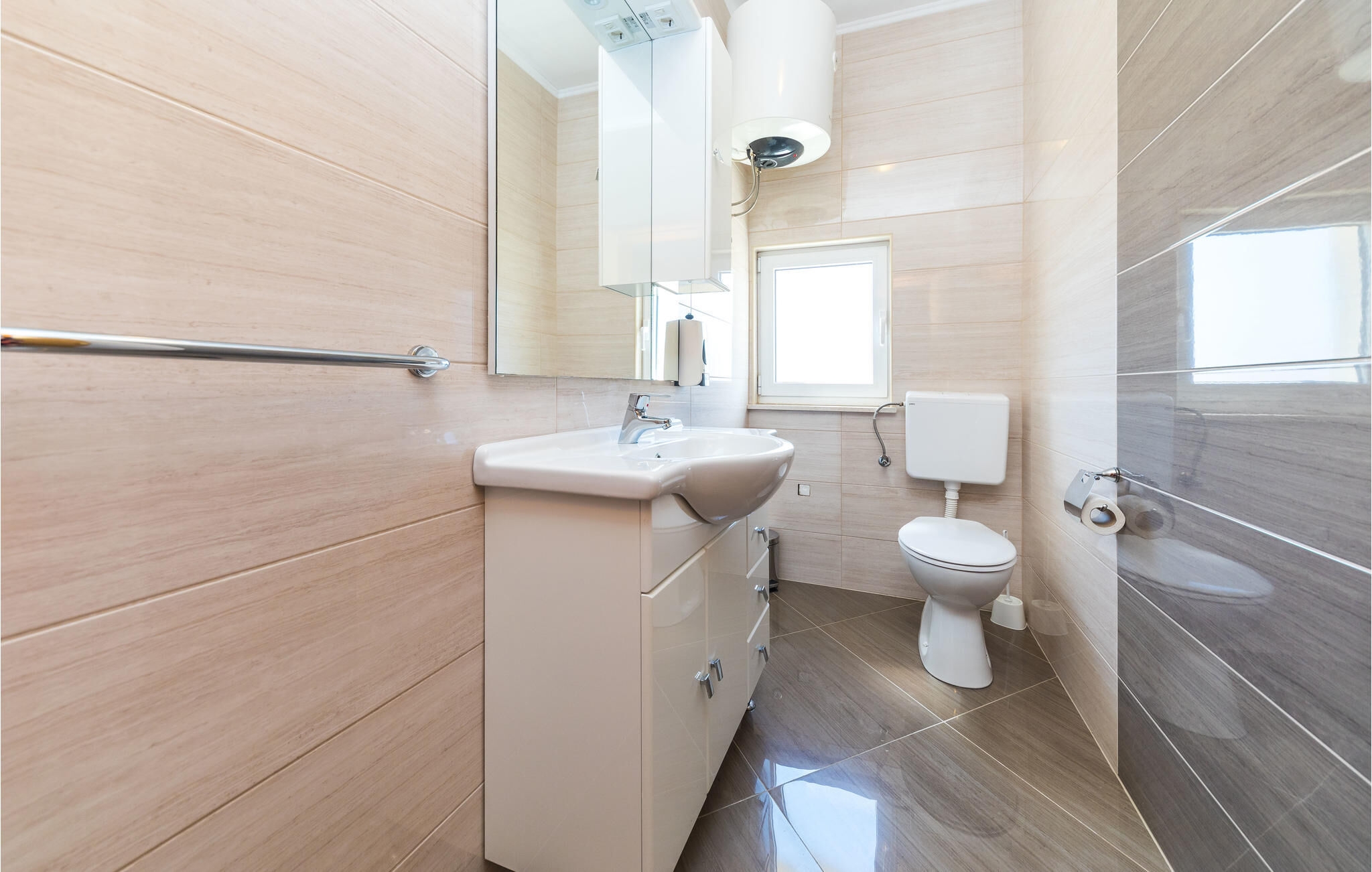 Comfortable and spacious house with terrace and sea view Kaštel Lukšić, Kaštela  K