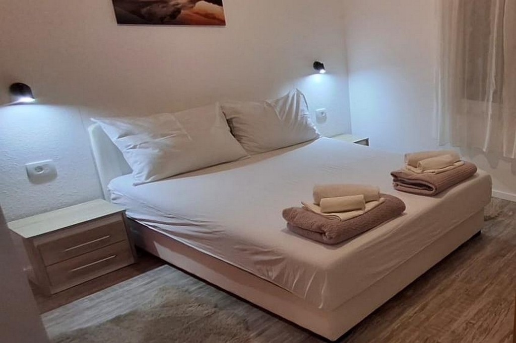 Comfortable and spacious house with terrace and sea view Kaštel Lukšić, Kaštela  K