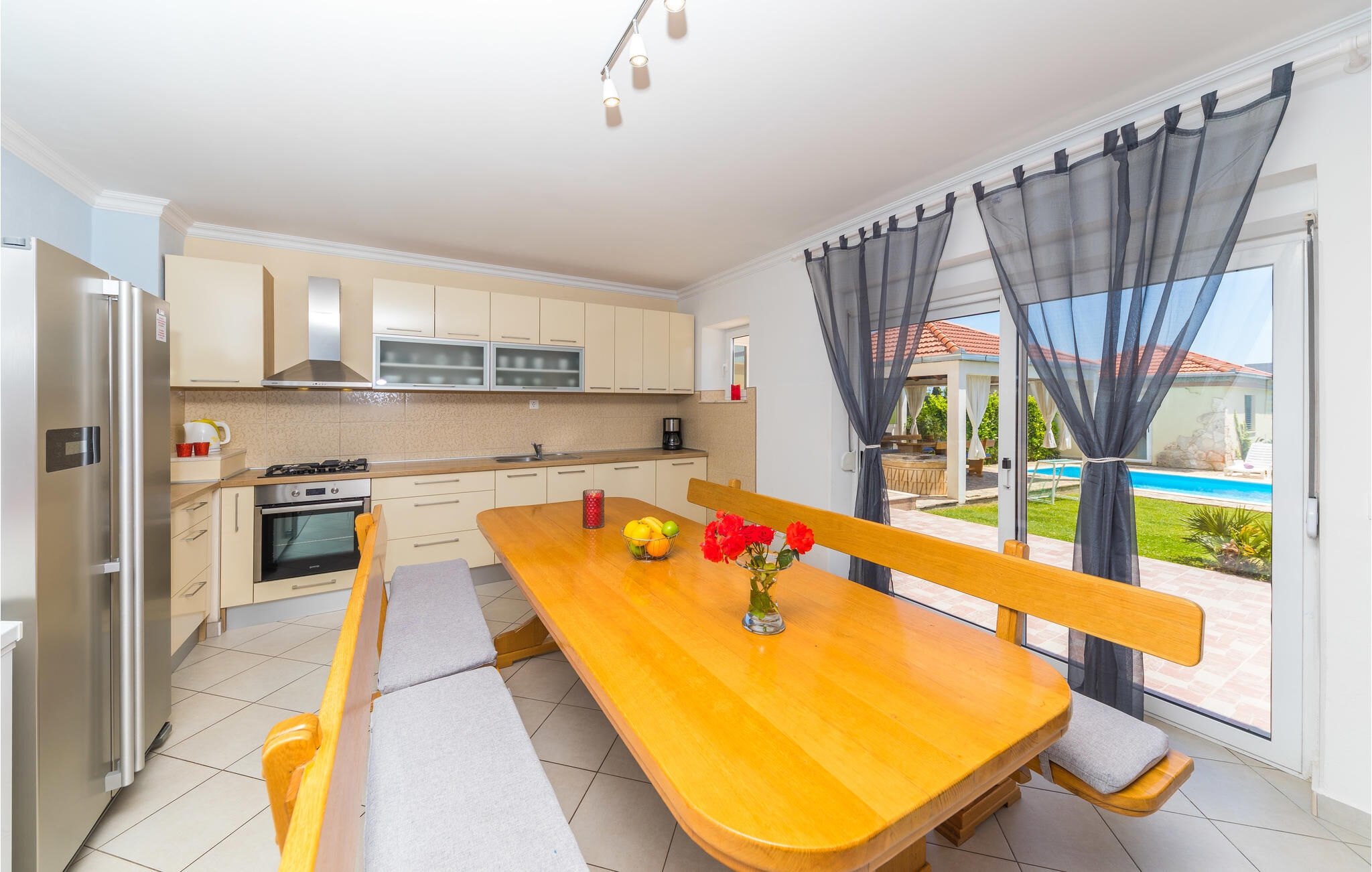 Comfortable and spacious house with terrace and sea view Kaštel Lukšić, Kaštela  K