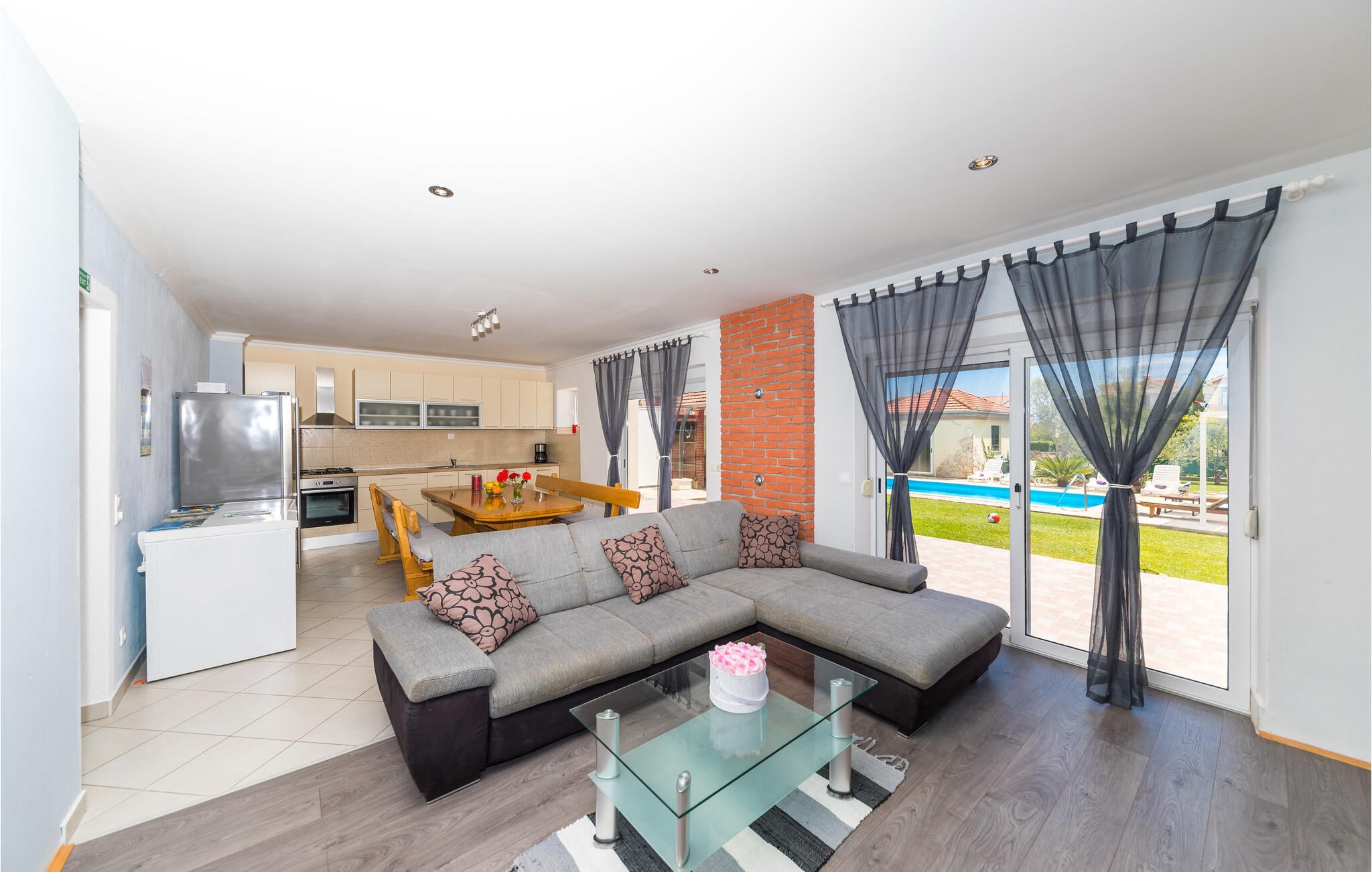 Comfortable and spacious house with terrace and sea view Kaštel Lukšić, Kaštela  K
