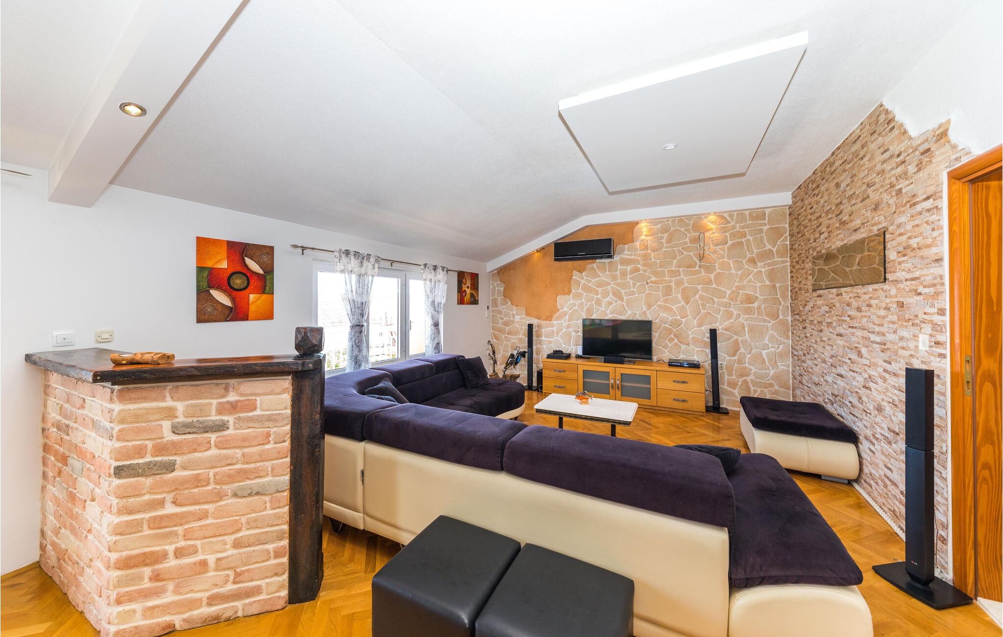 Comfortable and spacious house with terrace and sea view Kaštel Lukšić, Kaštela  K