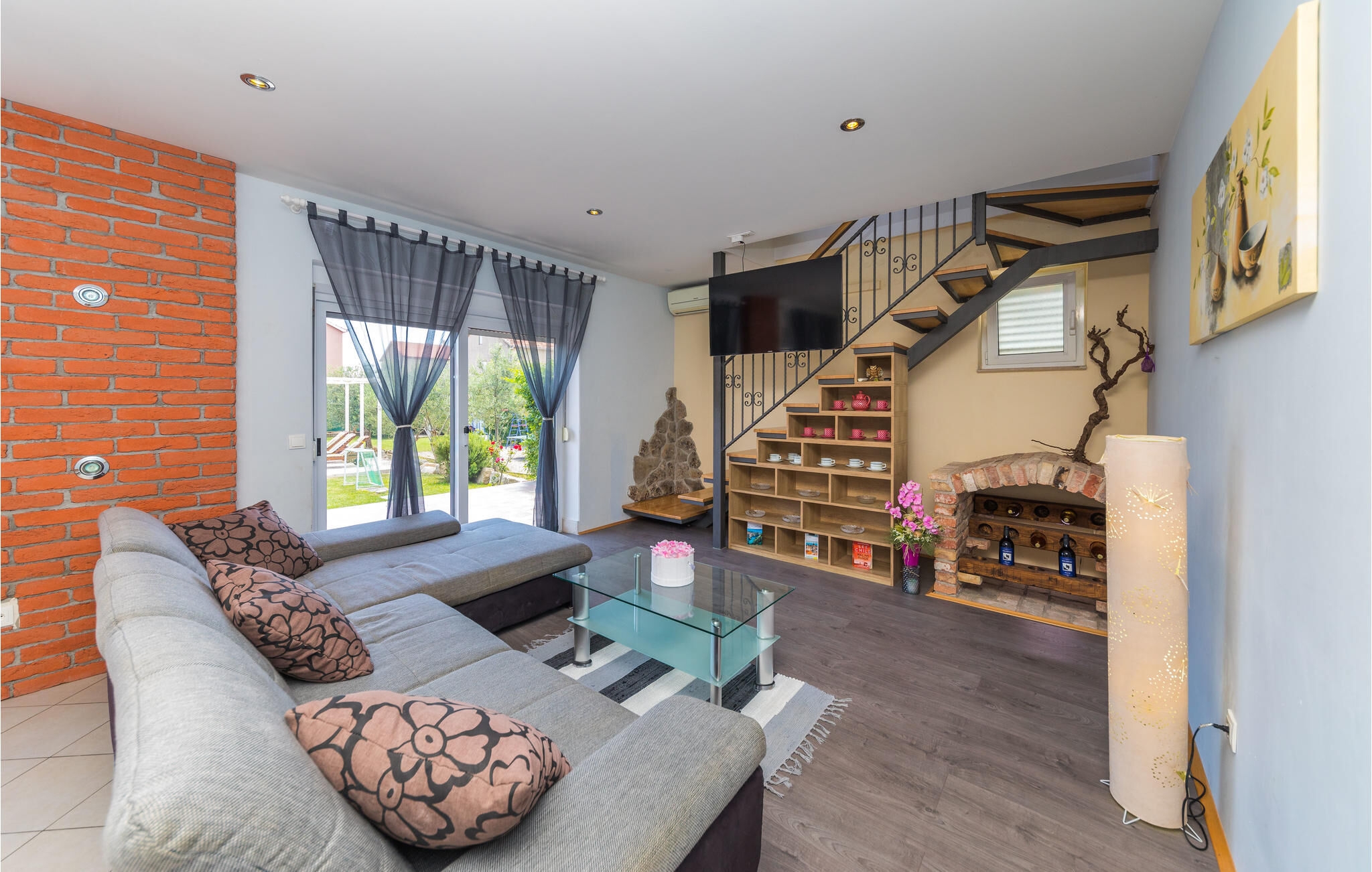 Comfortable and spacious house with terrace and sea view Kaštel Lukšić, Kaštela  K