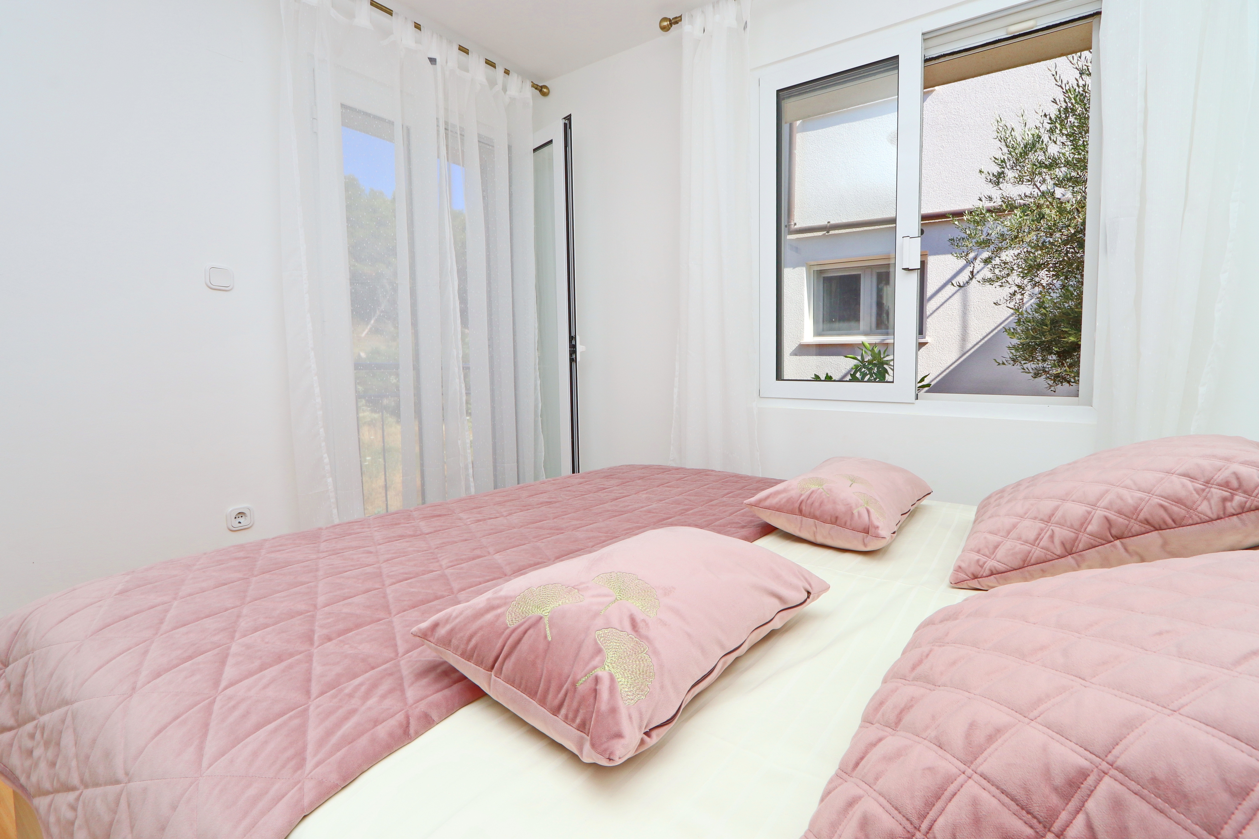 Comfortable and spacious house near beach Cove Slatina, Korčula  K