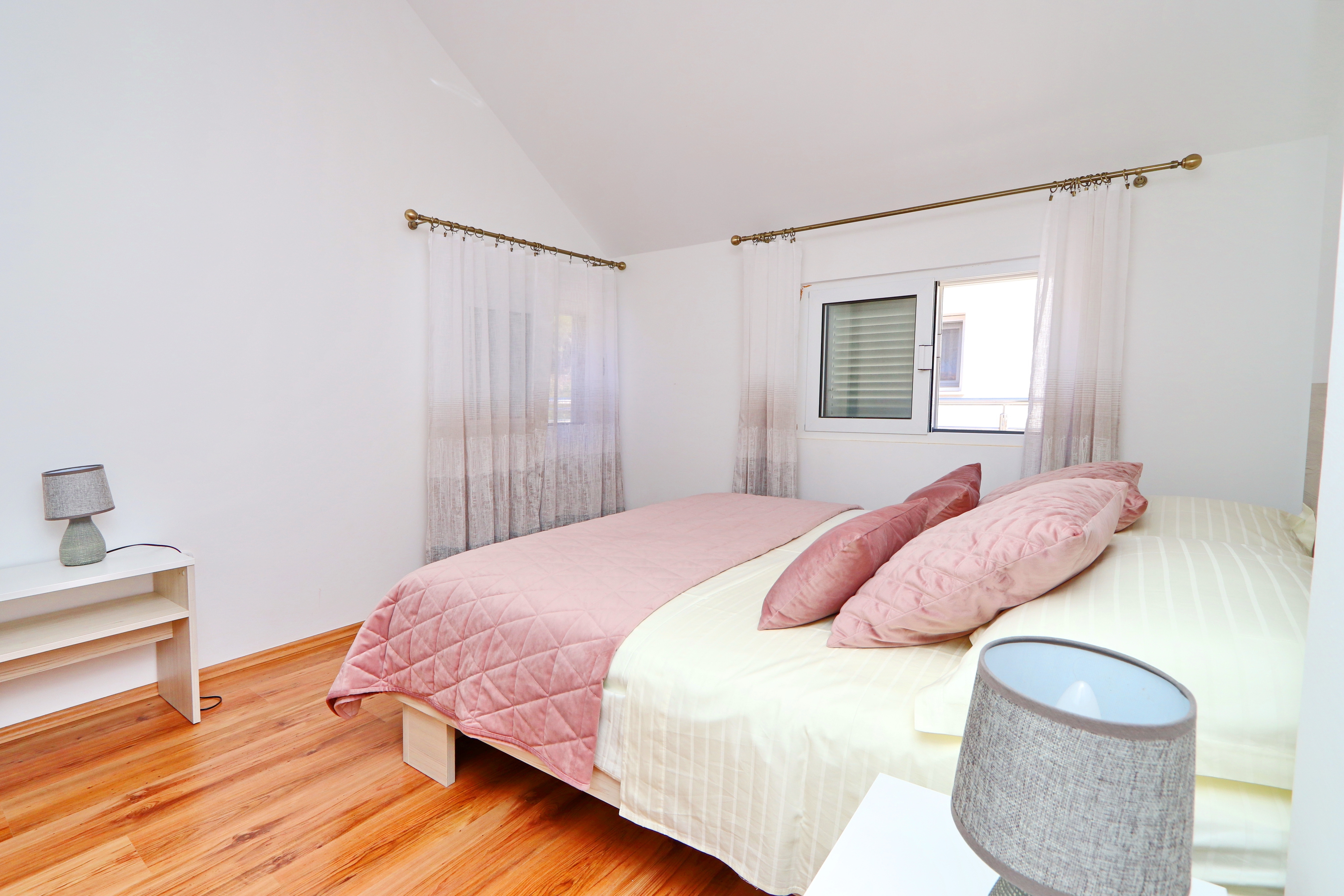 Comfortable and spacious house near beach Cove Slatina, Korčula  K
