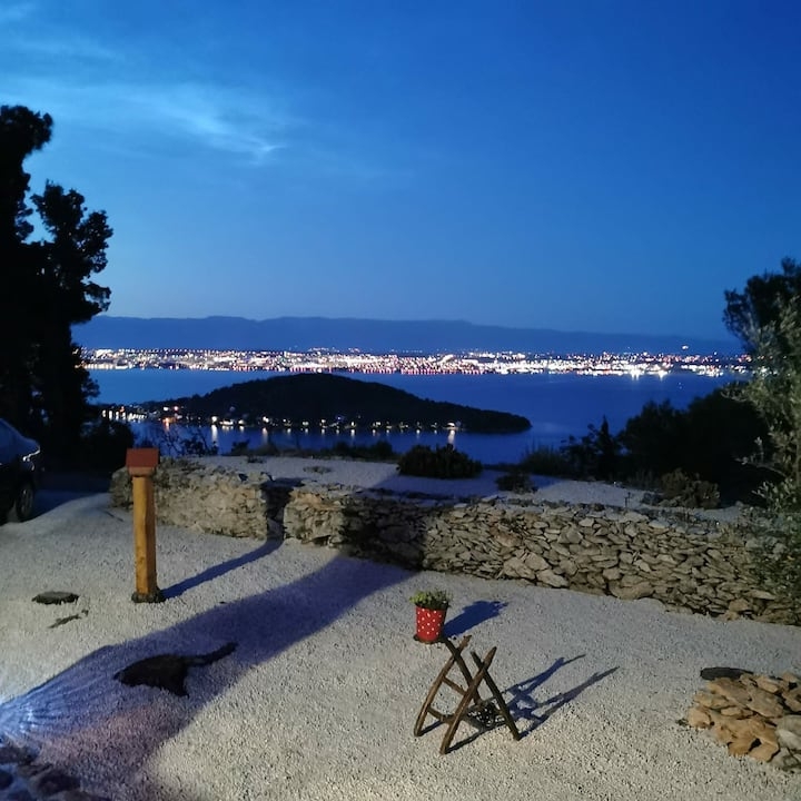 Jednosobna kuća s terasom i pogledom na more Kali, Ugljan  K