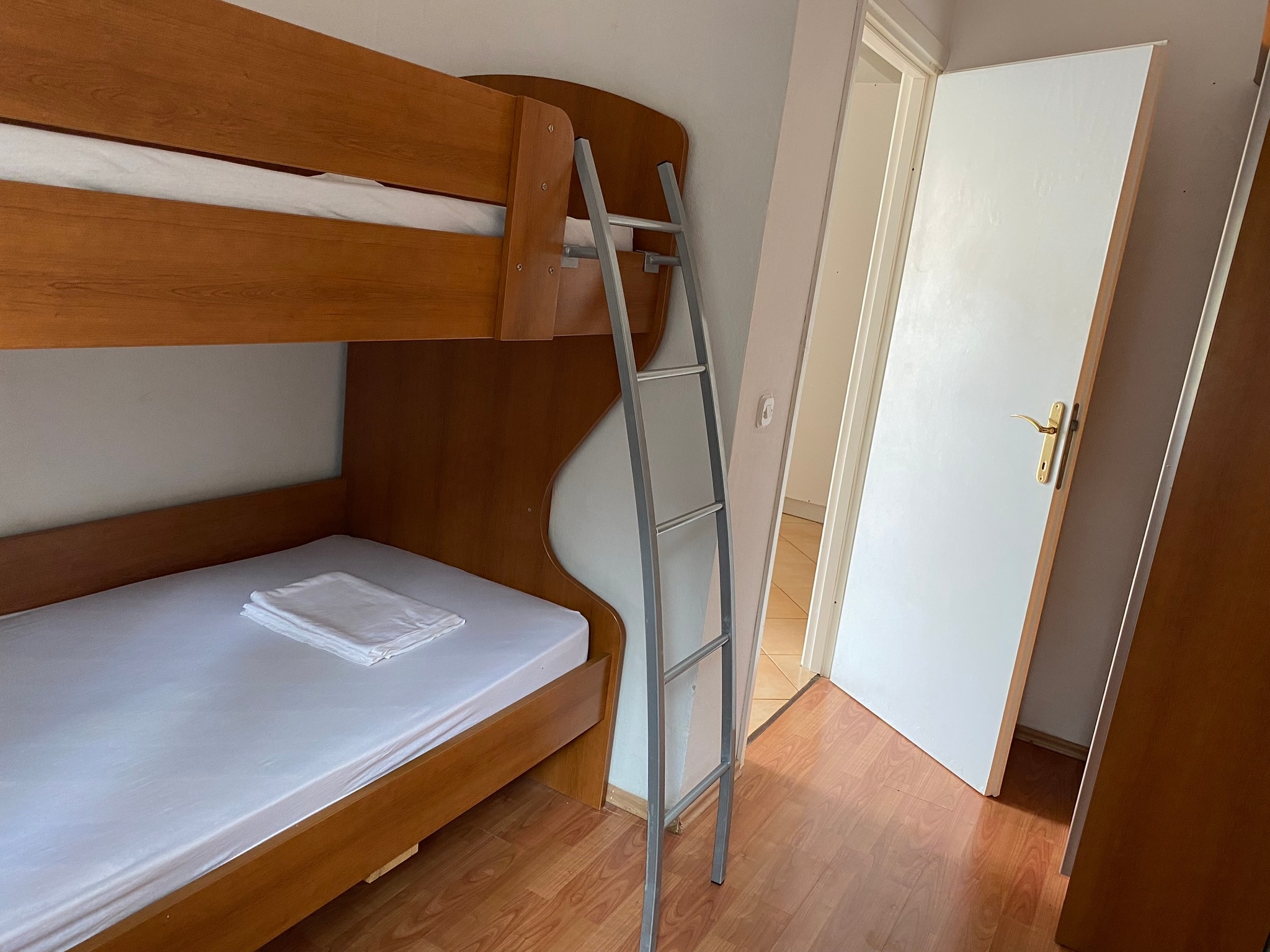 Two bedroom apartment with terrace Betina, Murter  A-a