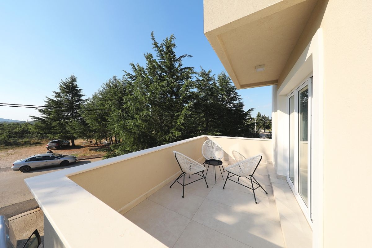 Comfortable and spacious house with terrace Sikovo, Biograd  K