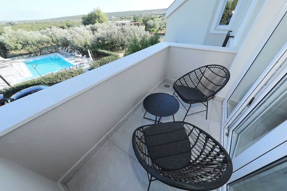 Comfortable and spacious house with terrace Sikovo, Biograd  K