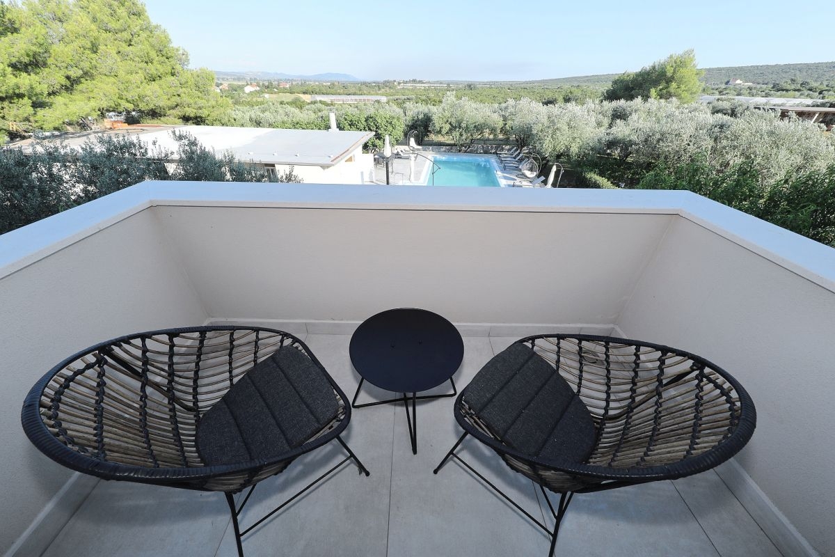 Comfortable and spacious house with terrace Sikovo, Biograd  K