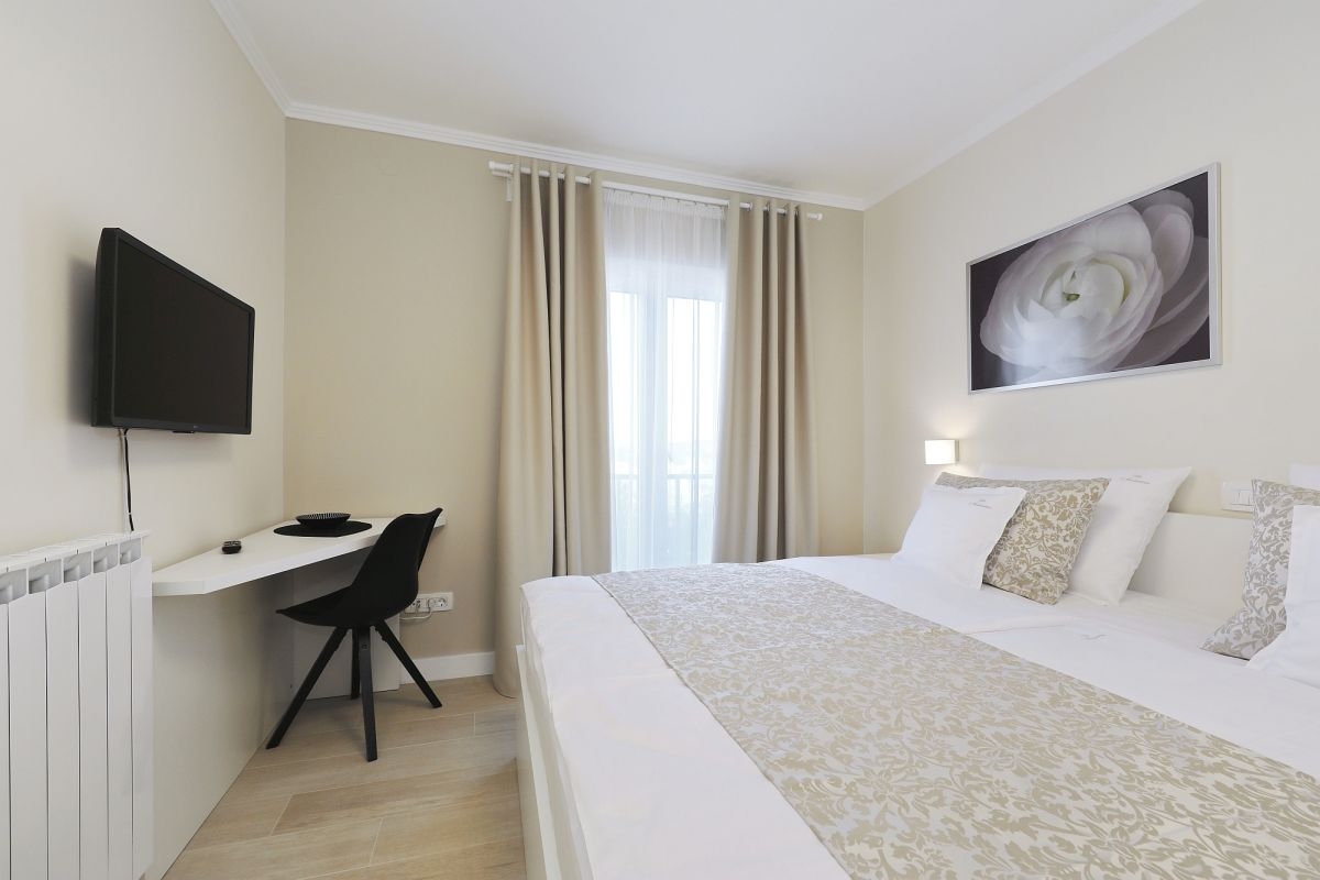 Comfortable and spacious house with terrace Sikovo, Biograd  K