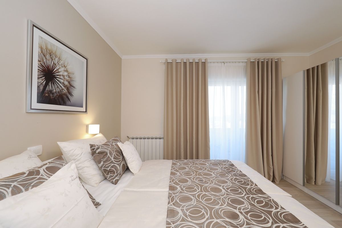 Comfortable and spacious house with terrace Sikovo, Biograd  K